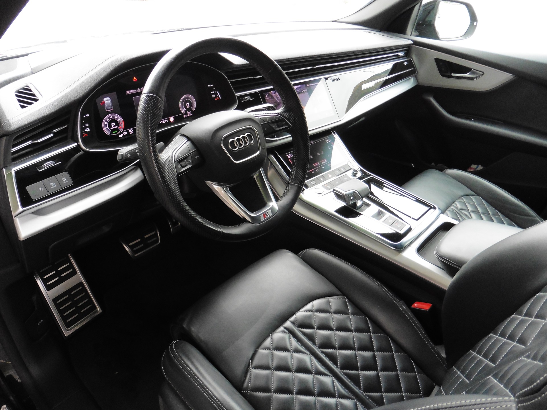 AUDI Q8 55 TFSI e quattro PHEV tiptronic-image-22