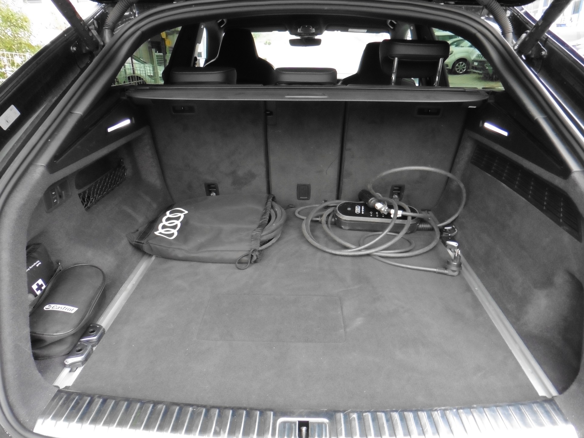 AUDI Q8 55 TFSI e quattro PHEV tiptronic-image-26