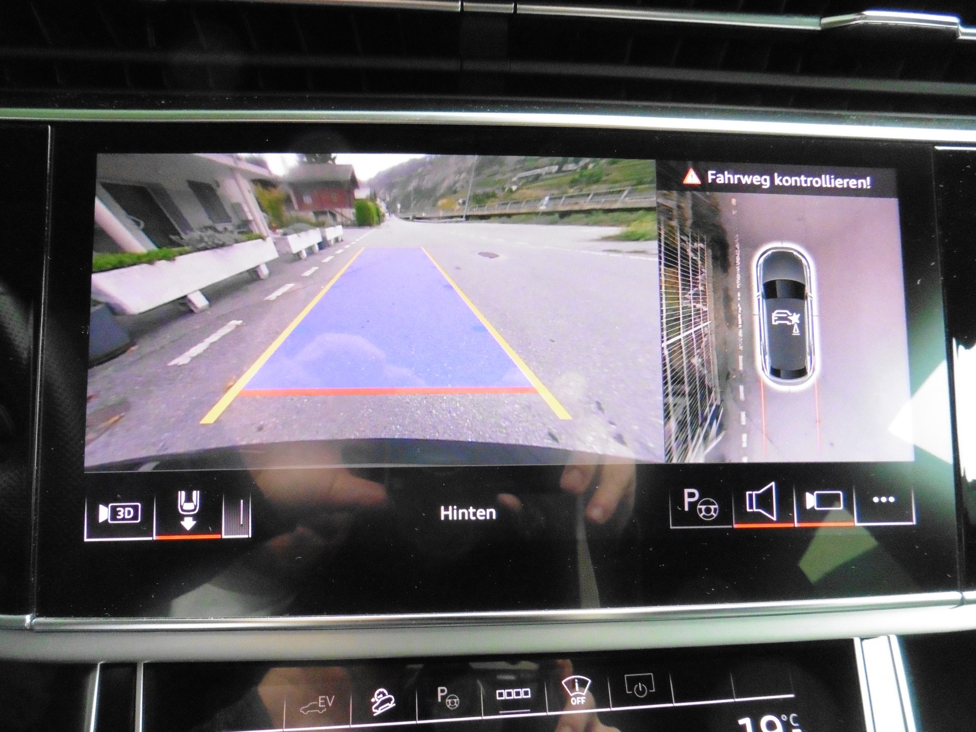AUDI Q8 55 TFSI e quattro PHEV tiptronic-image-16