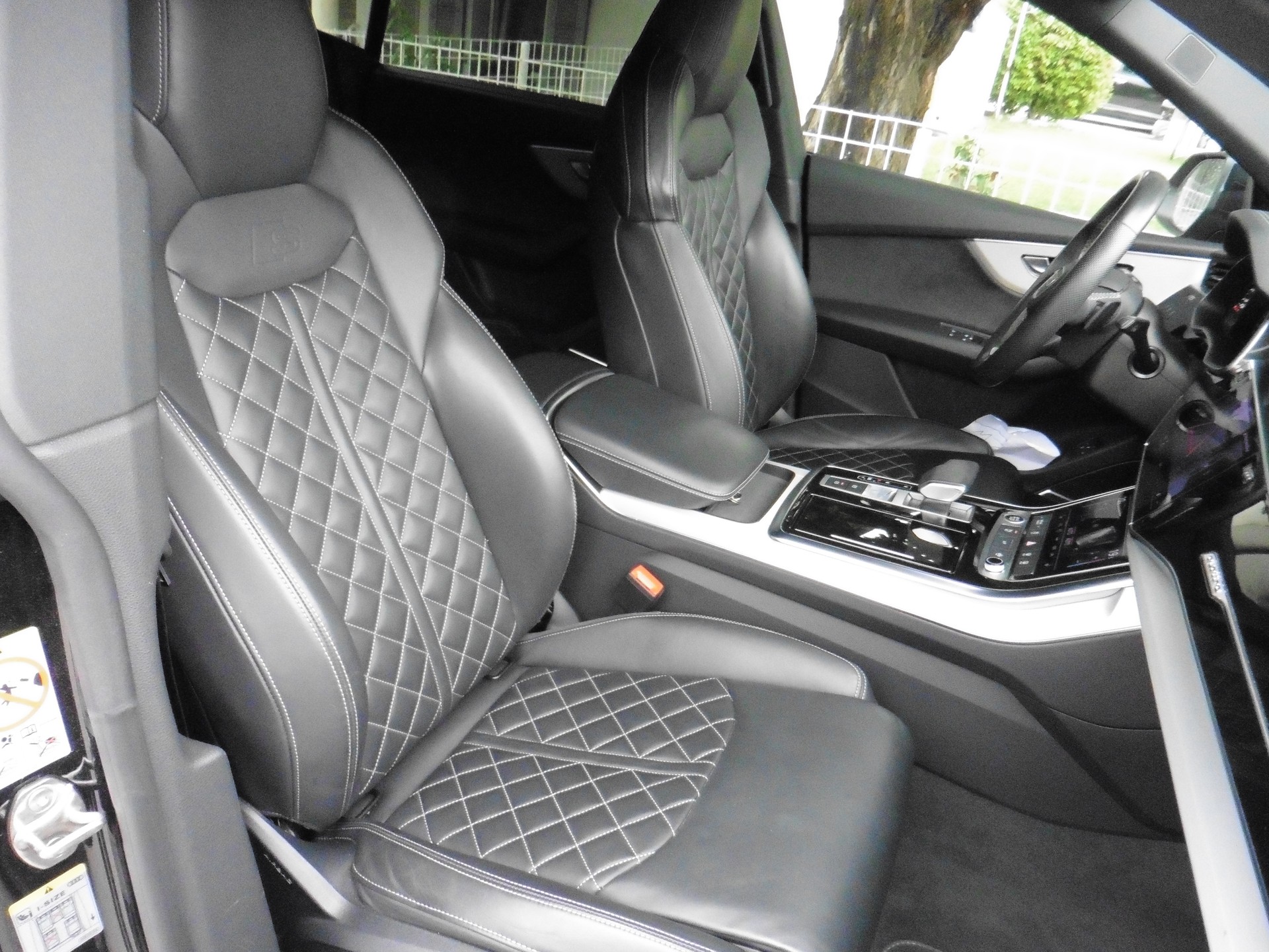 AUDI Q8 55 TFSI e quattro PHEV tiptronic-image-24