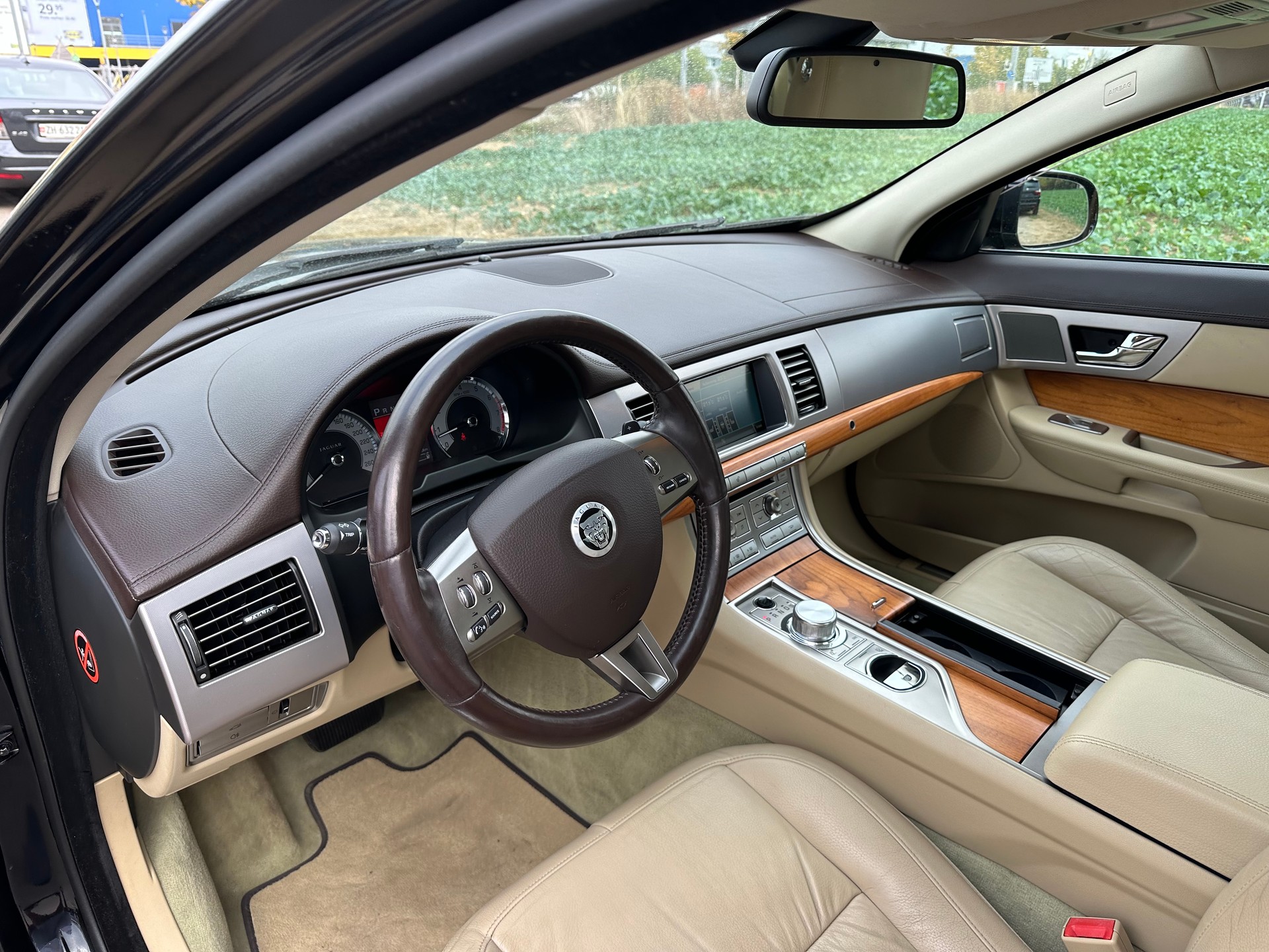 JAGUAR XF 3.0 V6 Greenwich Luxury-image-8