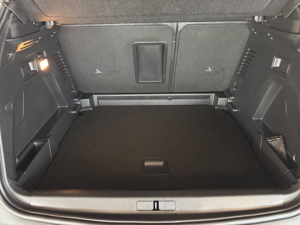 PEUGEOT 3008 1.5 BlueHDi GT Pack EAT8-image-11