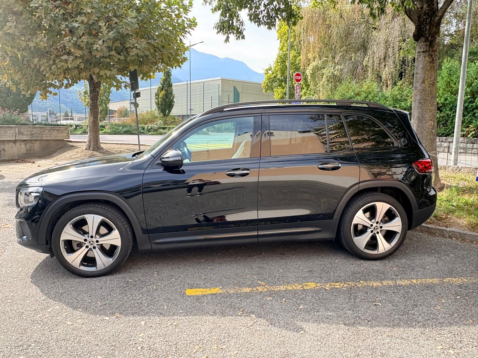 MERCEDES-BENZ GLB 250 Progressive 4matic-image-2