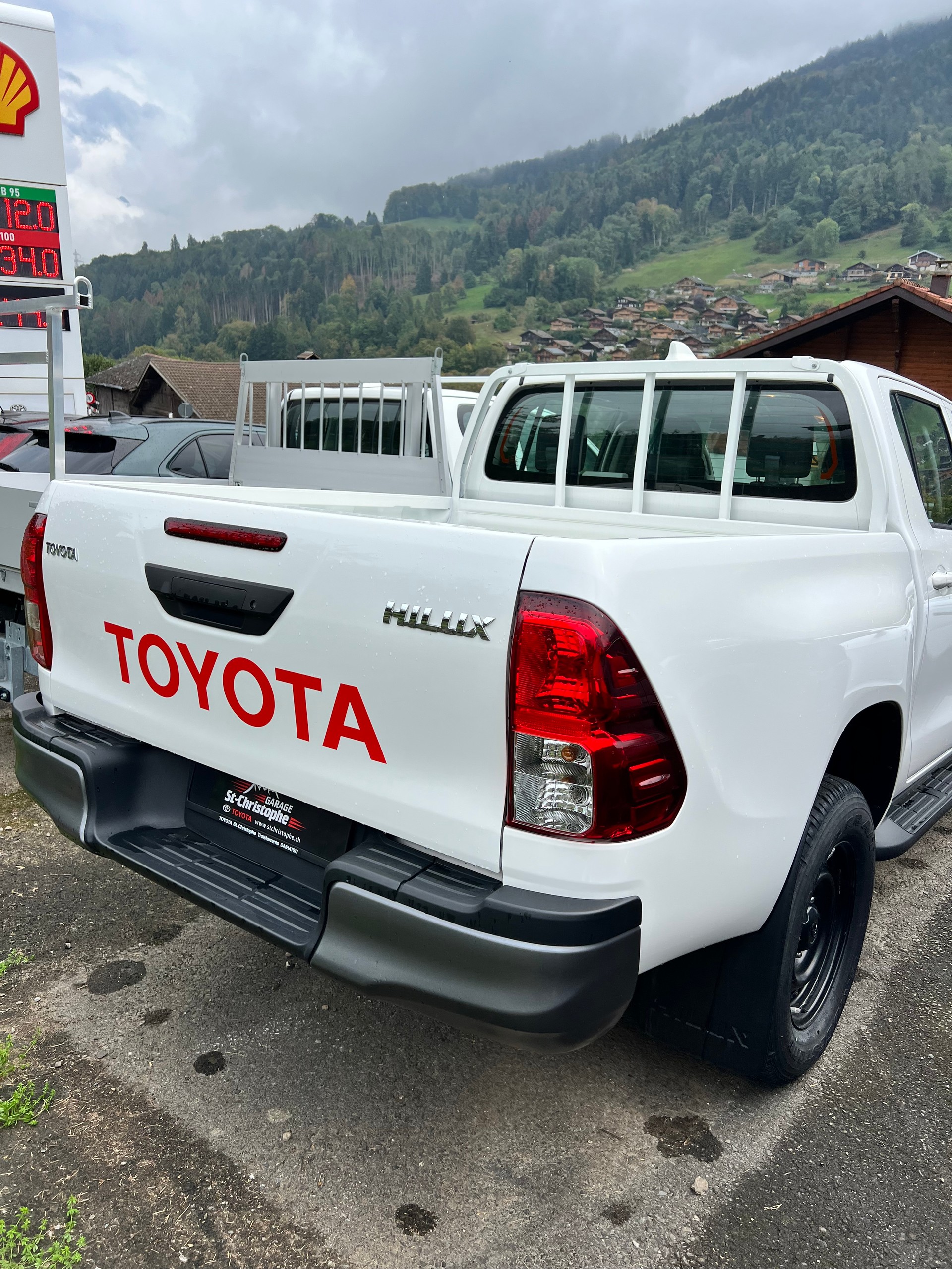 TOYOTA Hilux 2.4d Comfort Double Cab 4x4-image-2