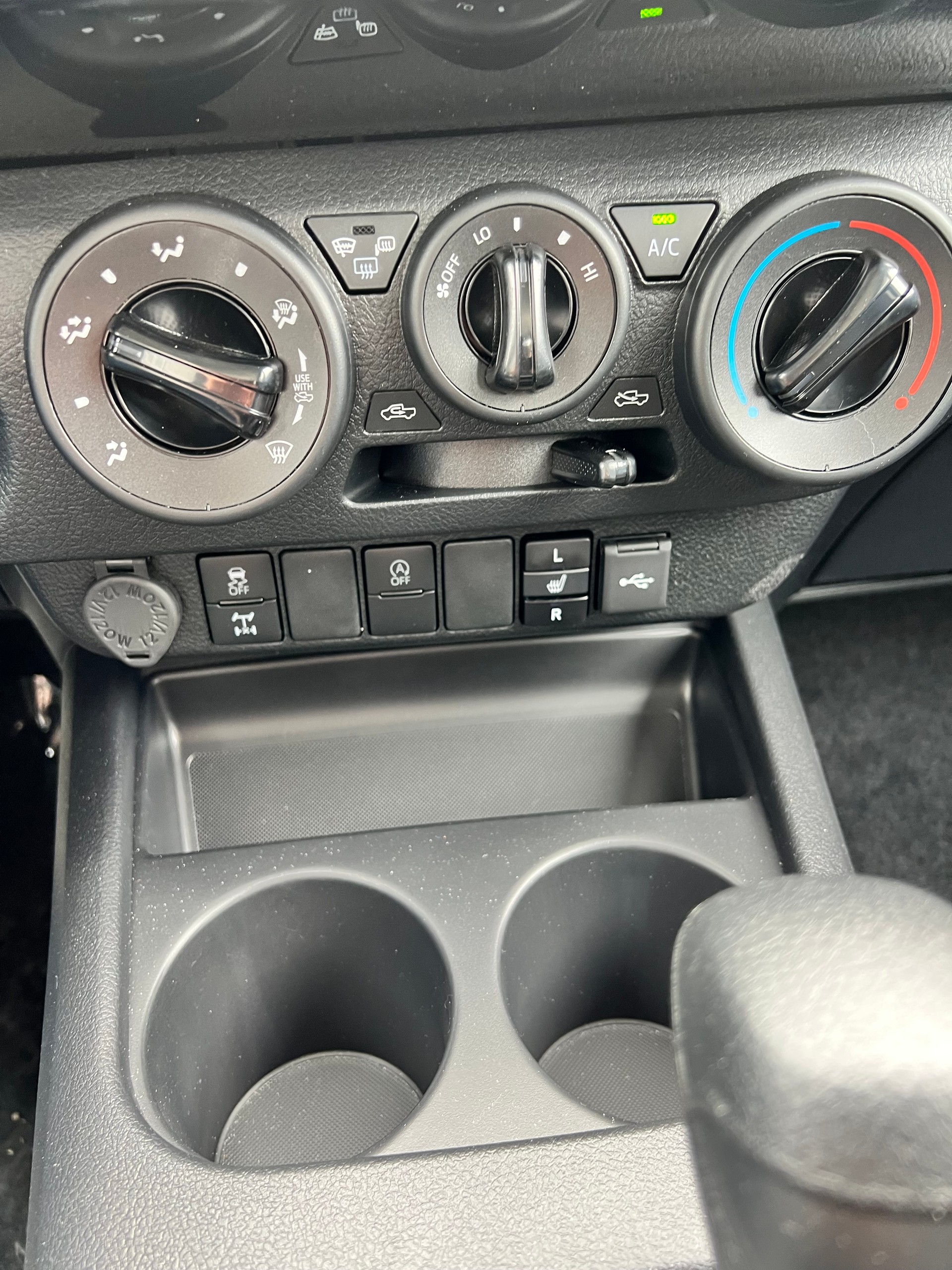 TOYOTA Hilux 2.4d Comfort Double Cab 4x4-image-6