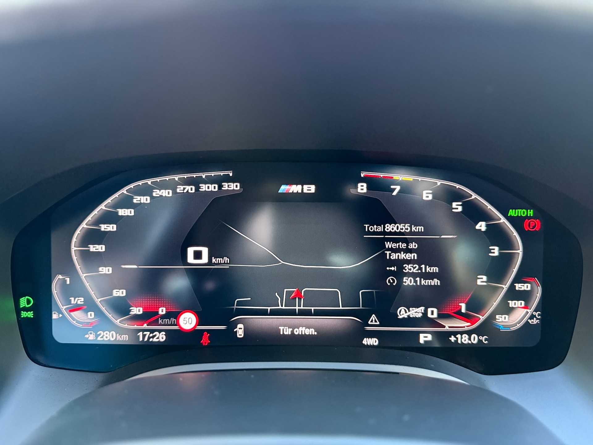BMW M8 Competition xDrive Coupé-image-26