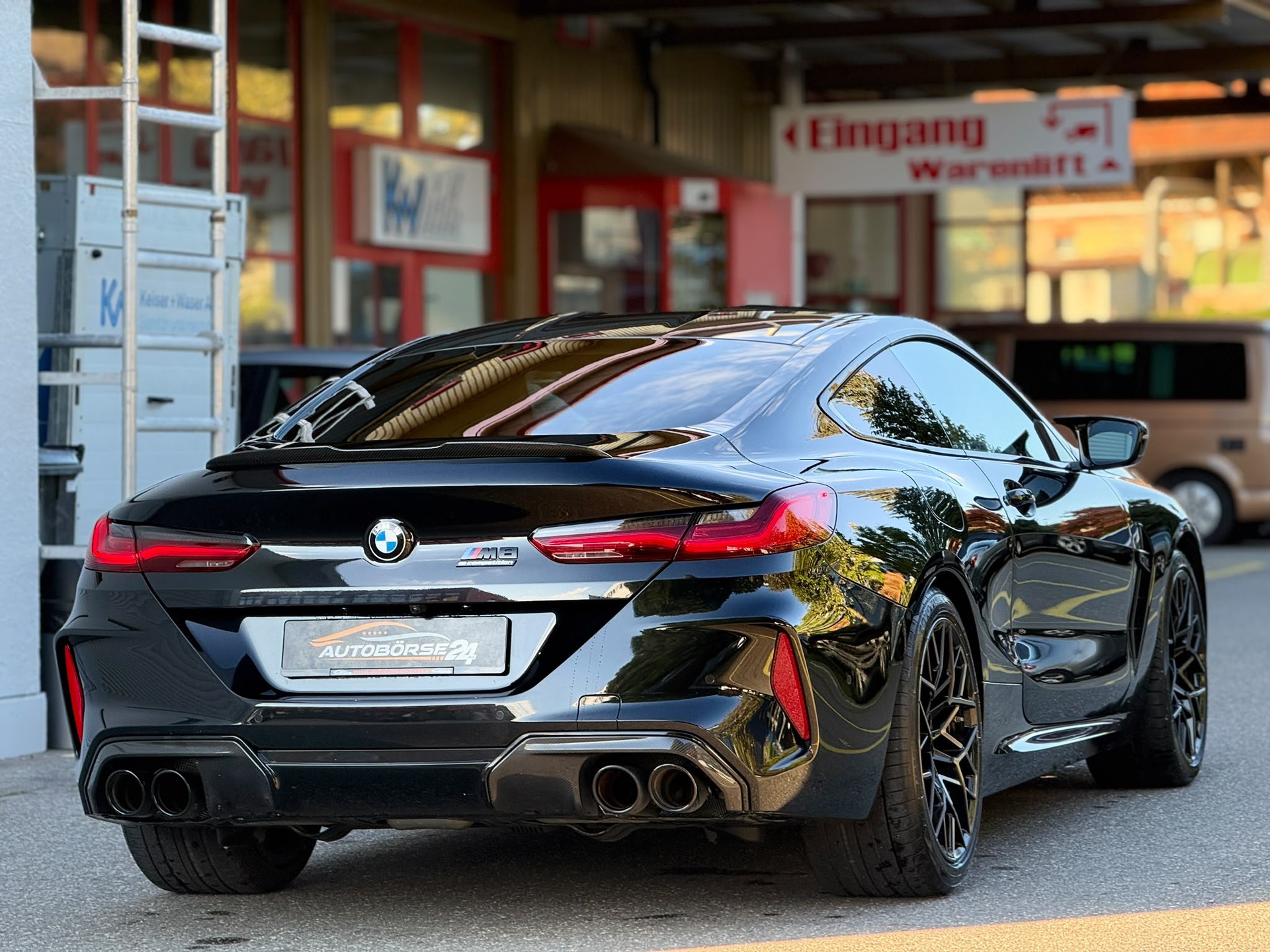 BMW M8 Competition xDrive Coupé-image-3