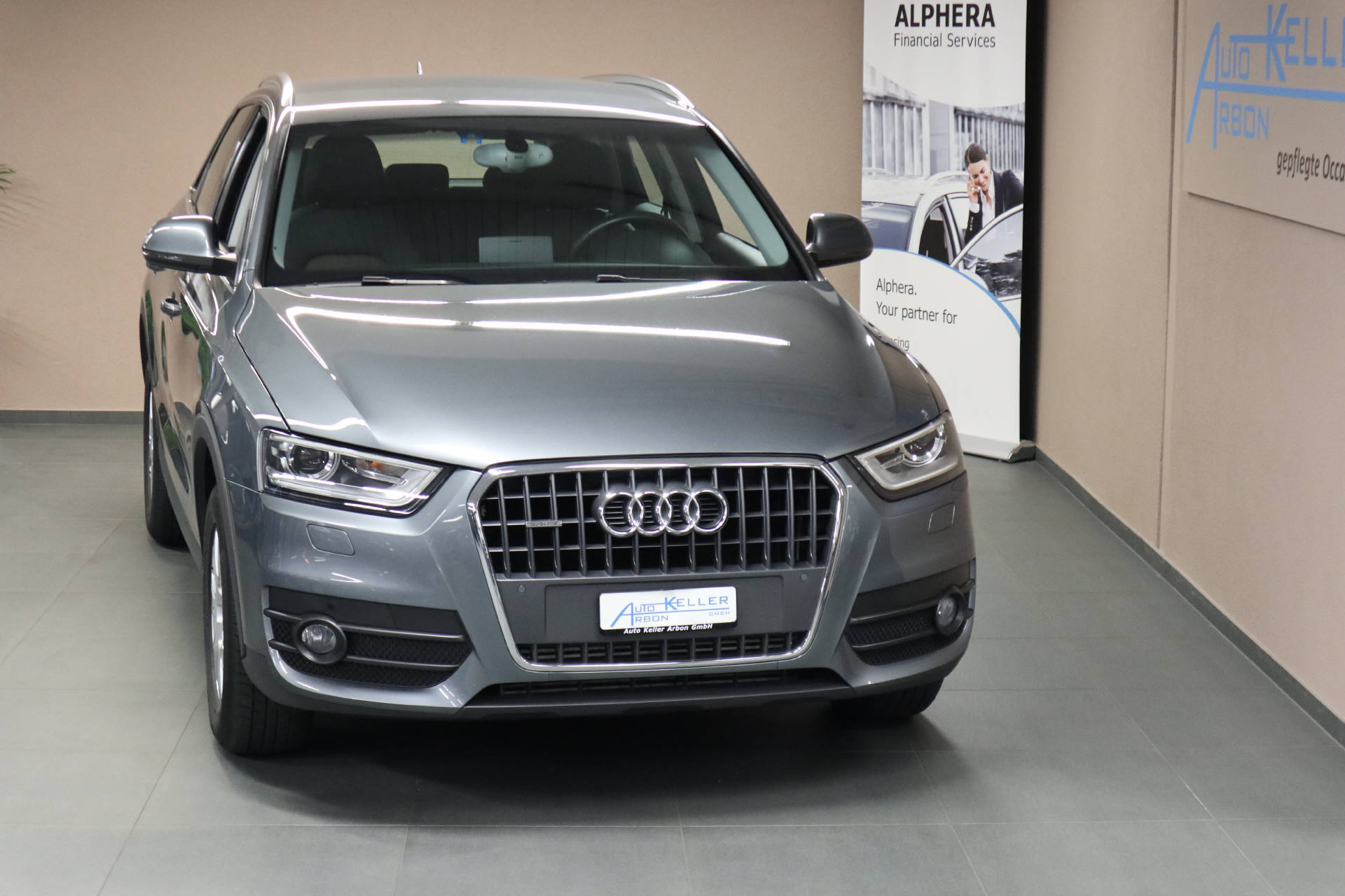 AUDI Q3 2.0 TDI 140 quattro S-Tronic-image-2
