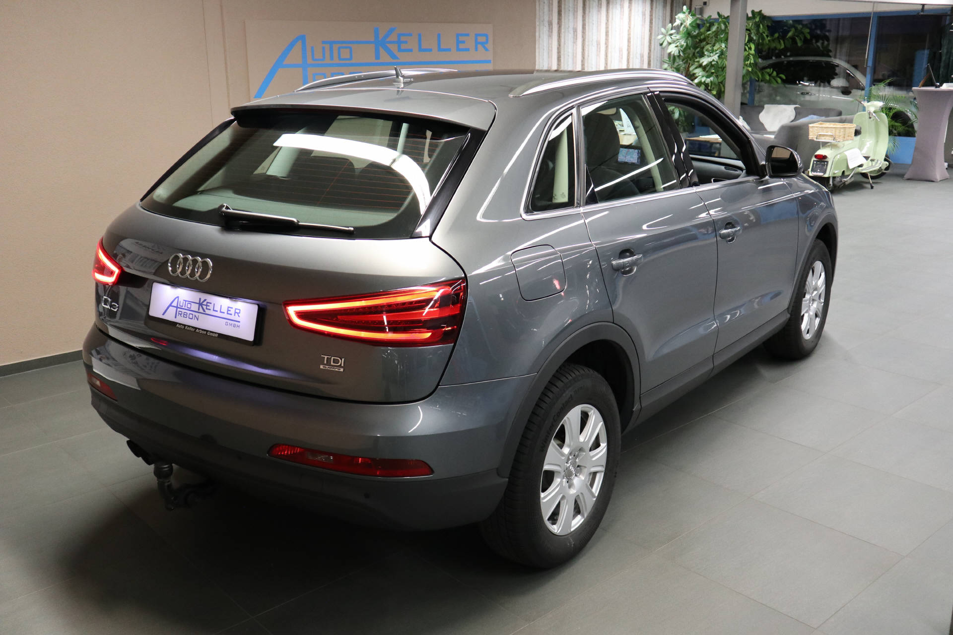 AUDI Q3 2.0 TDI 140 quattro S-Tronic-image-6