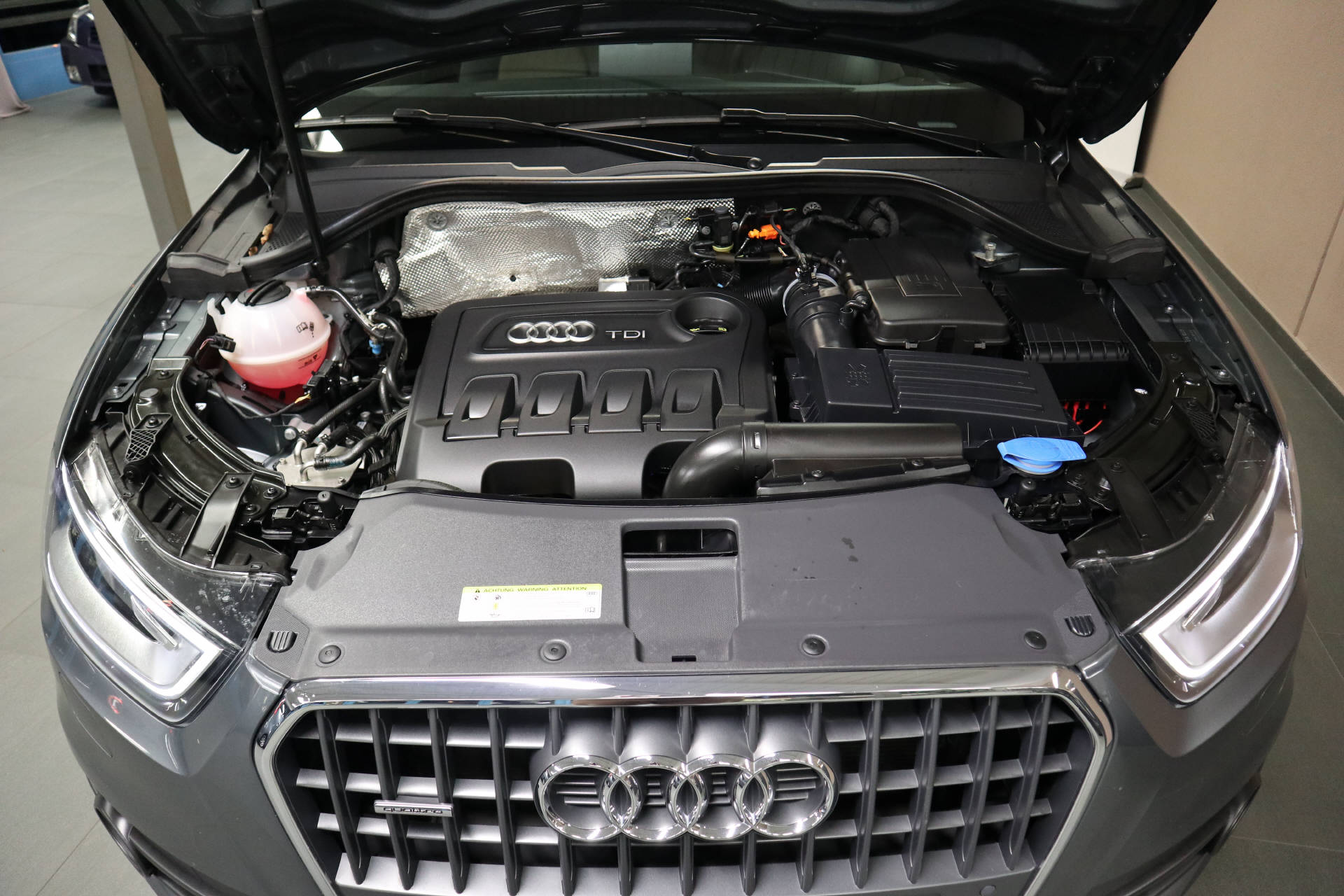 AUDI Q3 2.0 TDI 140 quattro S-Tronic-image-14