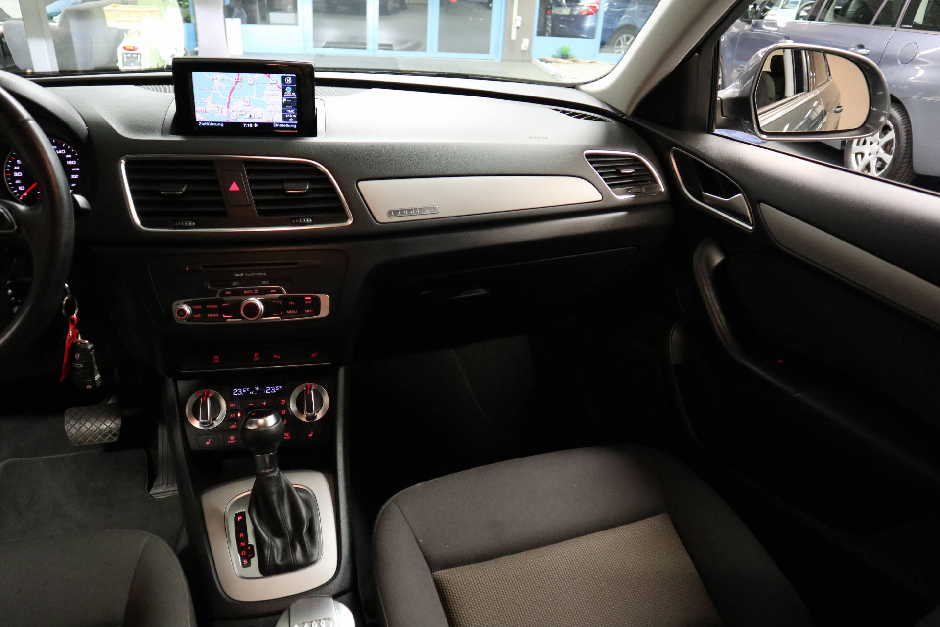 AUDI Q3 2.0 TDI 140 quattro S-Tronic-image-13