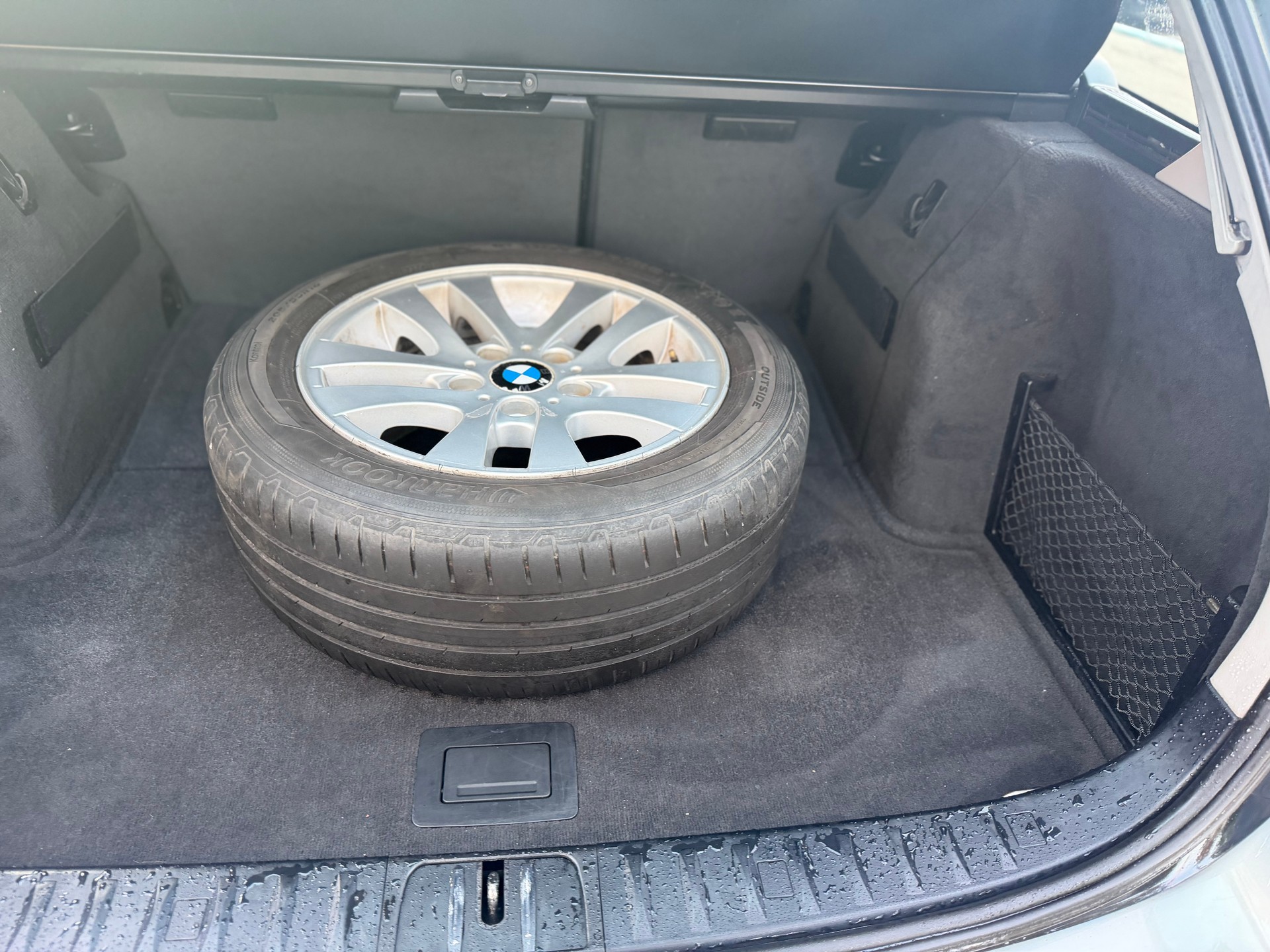 BMW 320i Touring-image-14