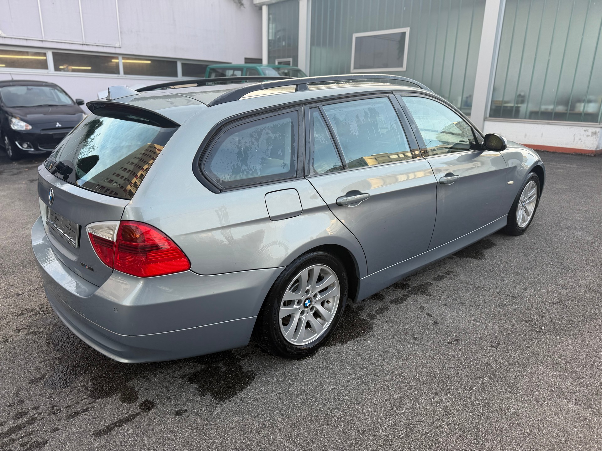 BMW 320i Touring-image-3