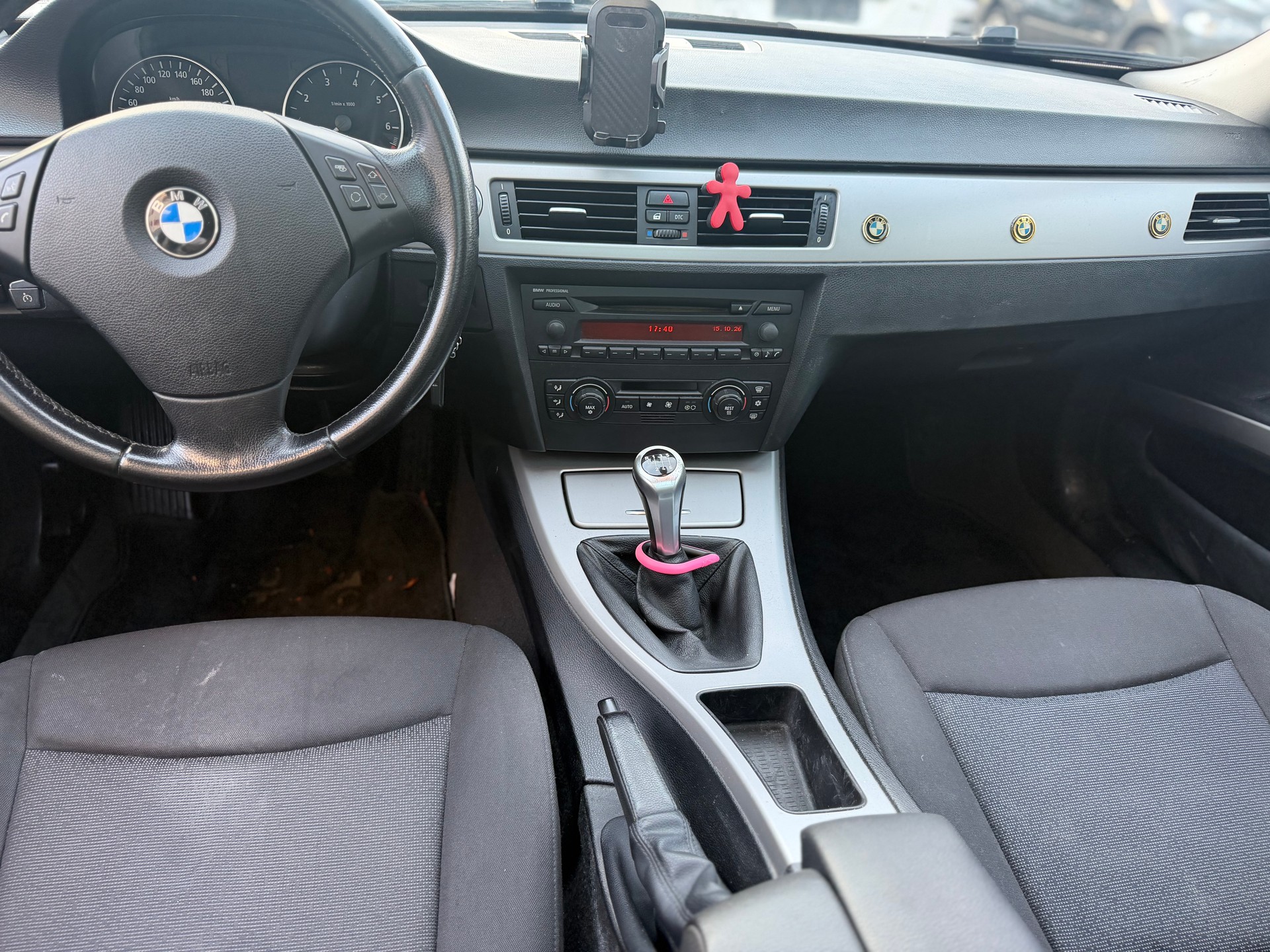 BMW 320i Touring-image-5