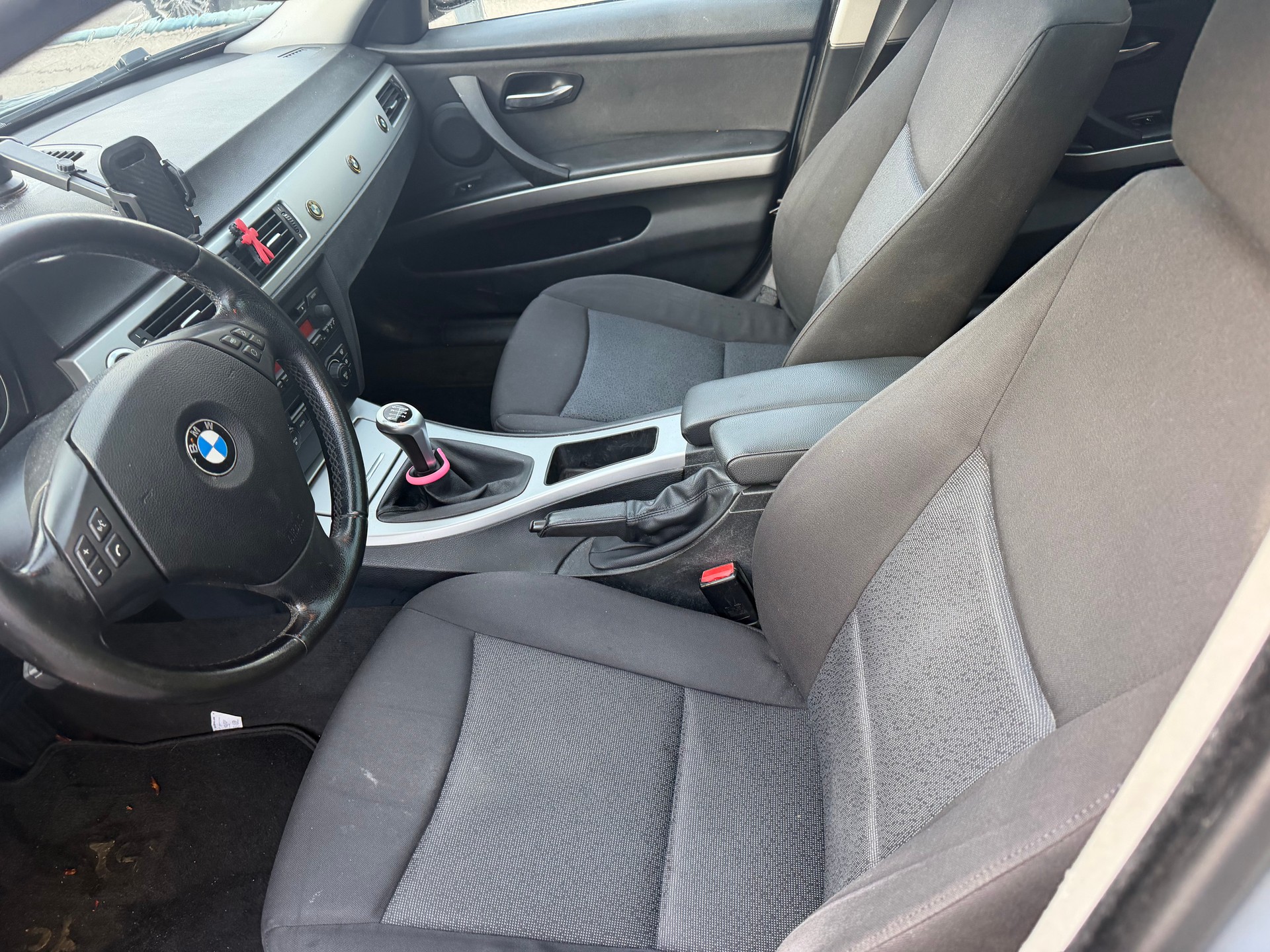 BMW 320i Touring-image-11