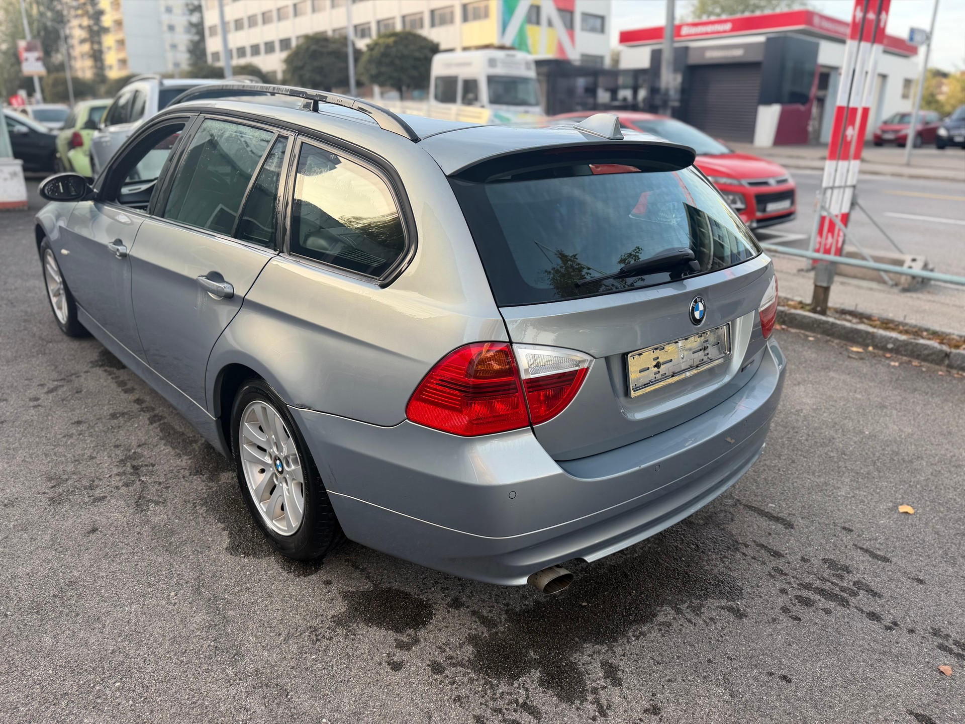 BMW 320i Touring-image-4