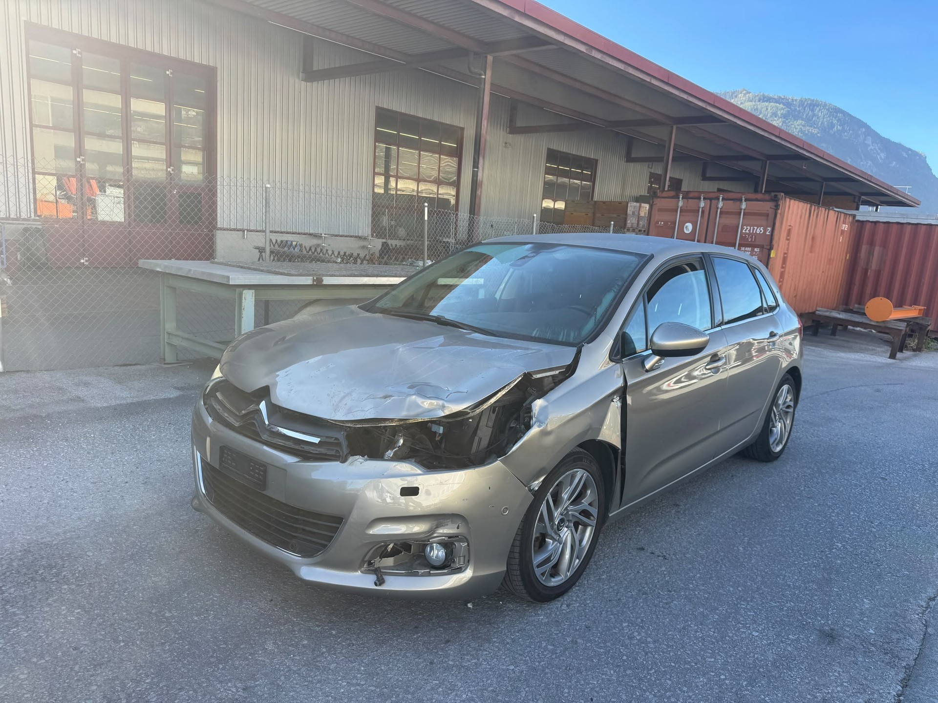 CITROEN C4 Berline 1.6 e-HDi Exclusive EGS6-image-1