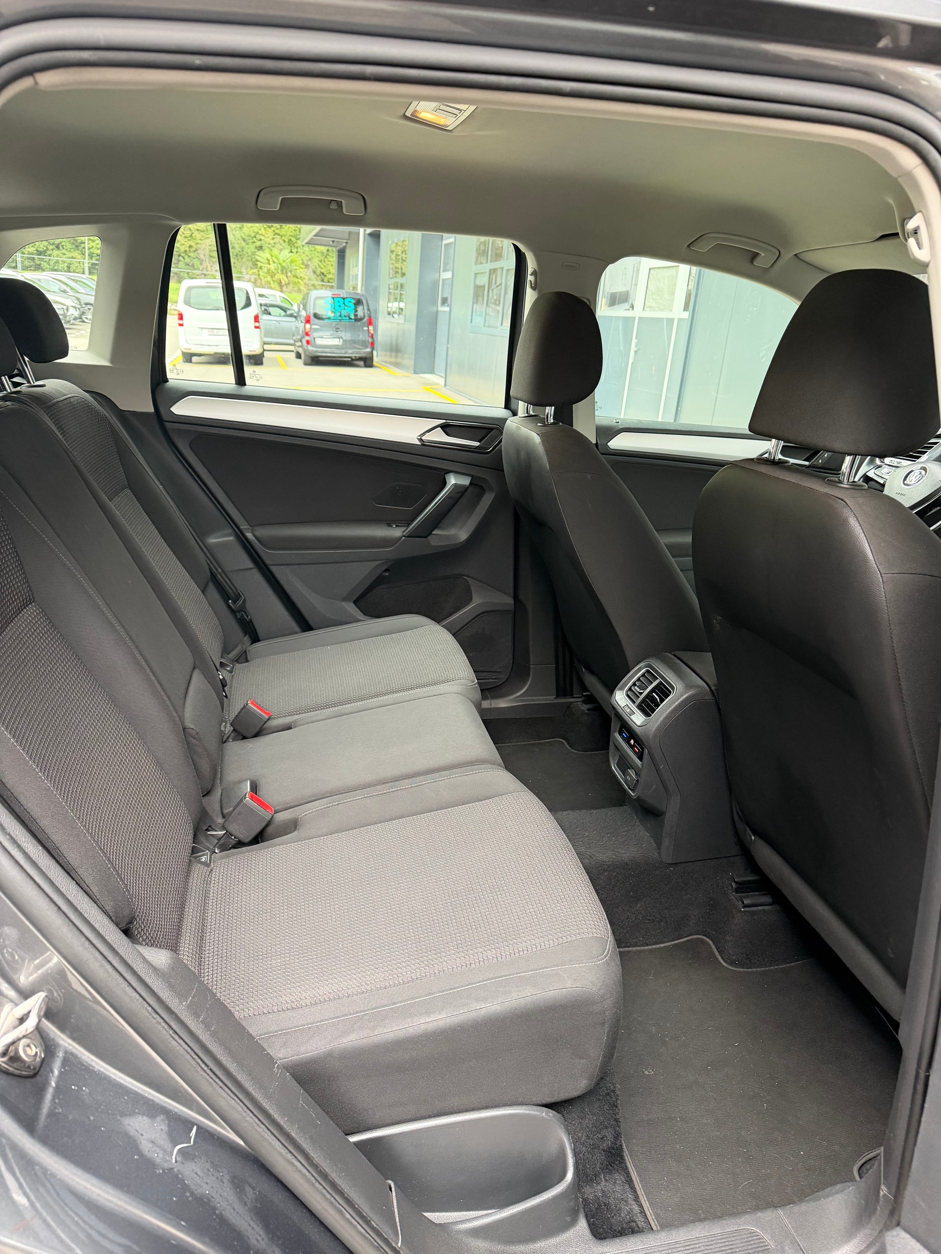 VW Tiguan 2.0 TDI SCR Comfortline 4Motion DSG-image-7