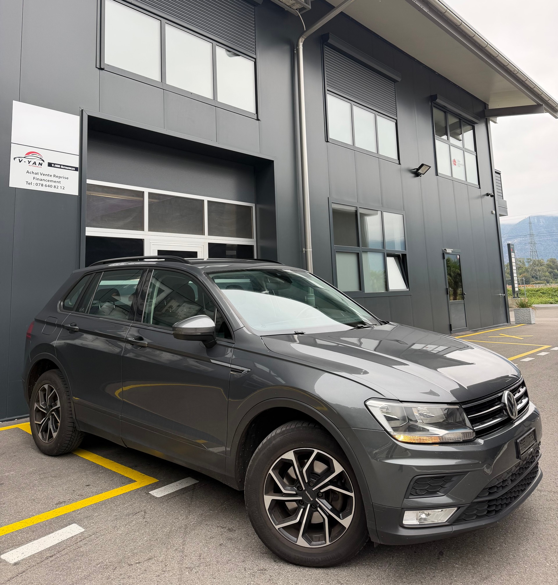 VW Tiguan 2.0 TDI SCR Comfortline 4Motion DSG-image-1