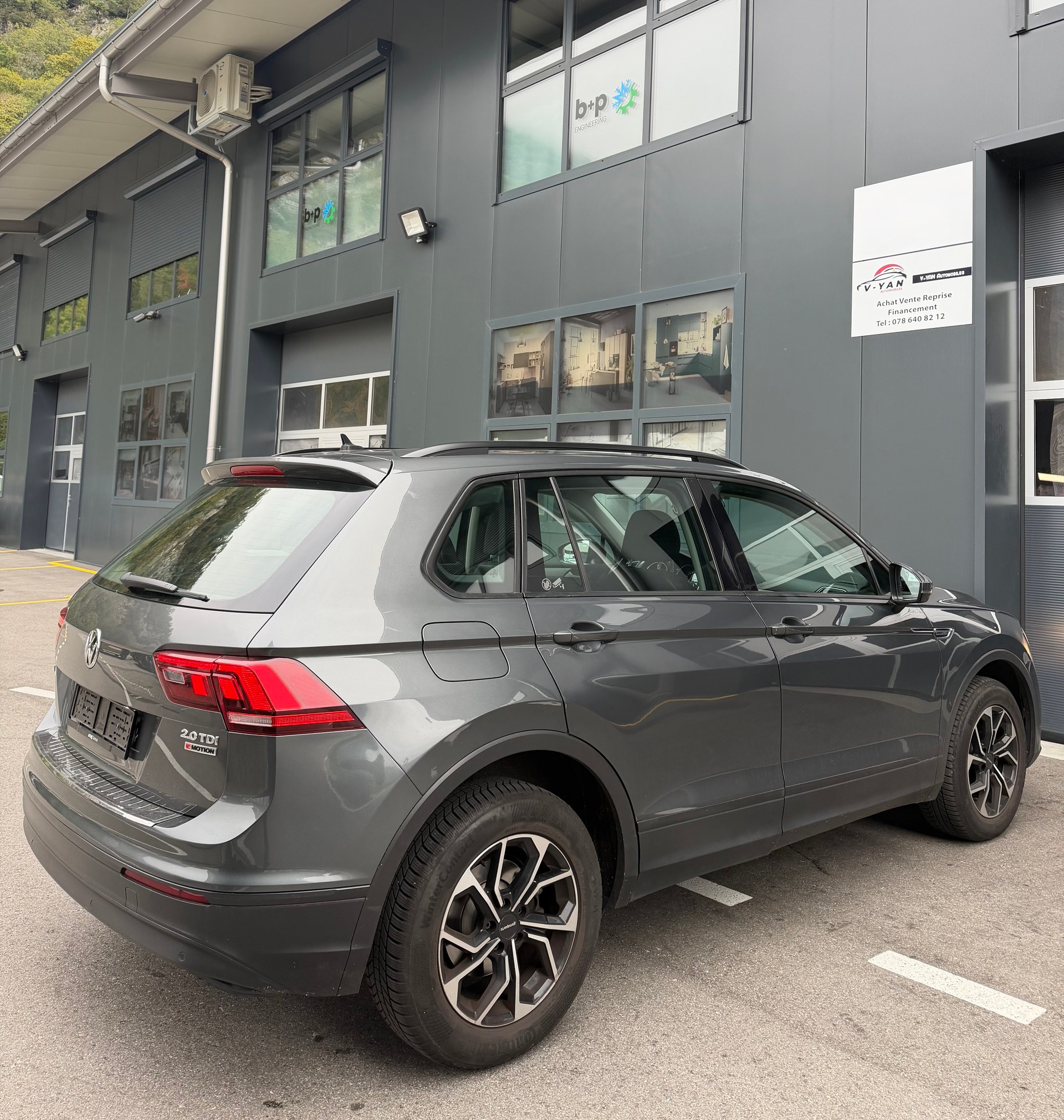 VW Tiguan 2.0 TDI SCR Comfortline 4Motion DSG-image-6