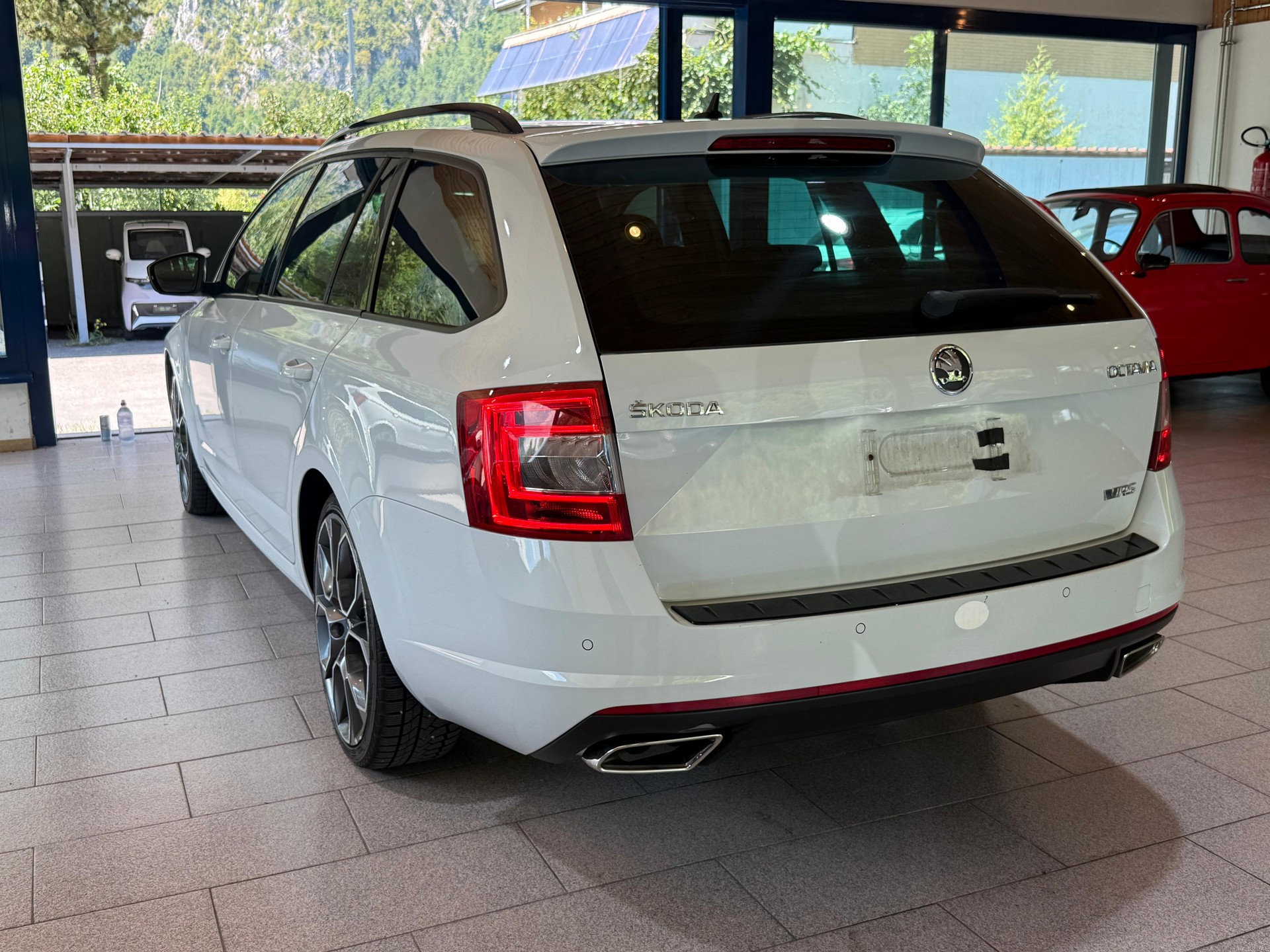 SKODA Octavia Combi 2.0 TDI RS DSG-image-3
