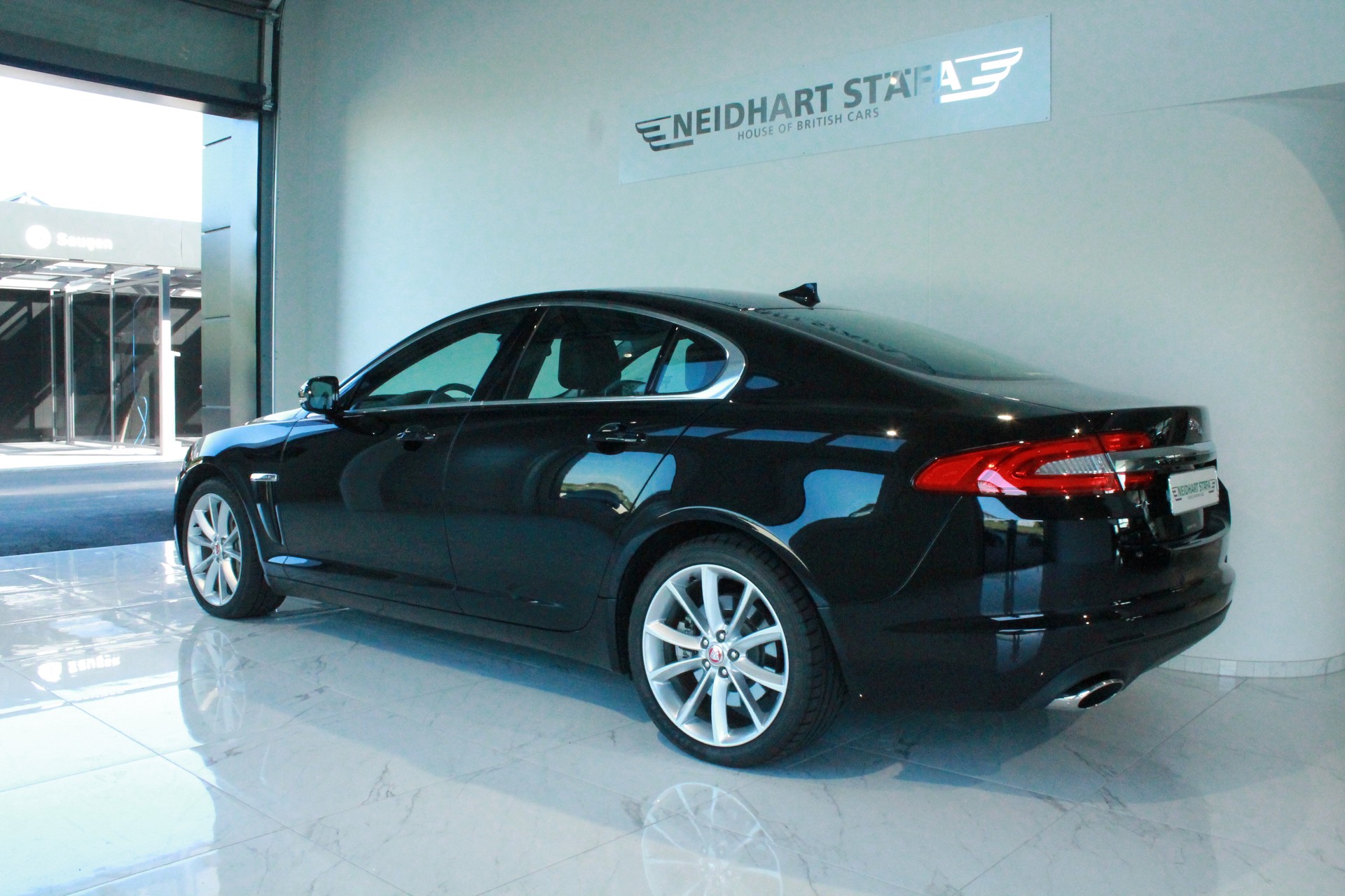 JAGUAR XF 3.0 V6 S/C Premium Luxury 4x4-showroom-element-1