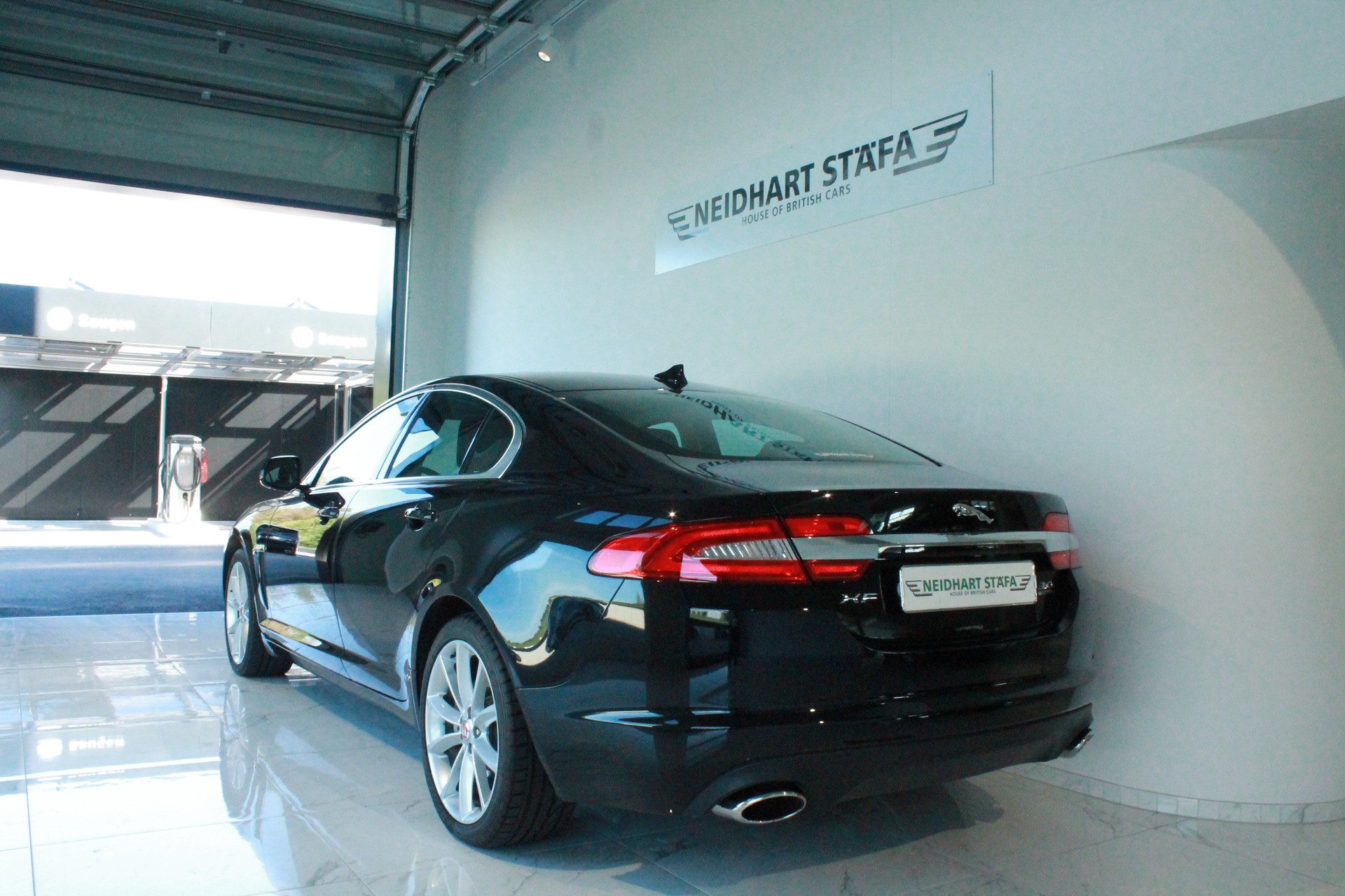 JAGUAR XF 3.0 V6 S/C Premium Luxury 4x4-showroom-element-2