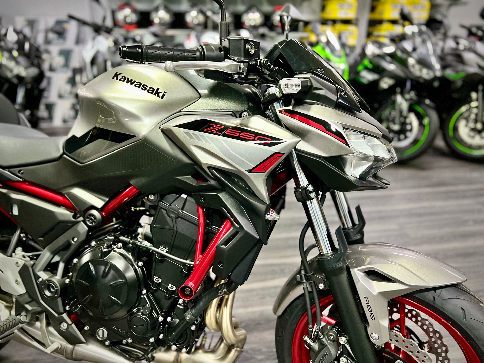 KAWASAKI Z 650-showroom-element-1