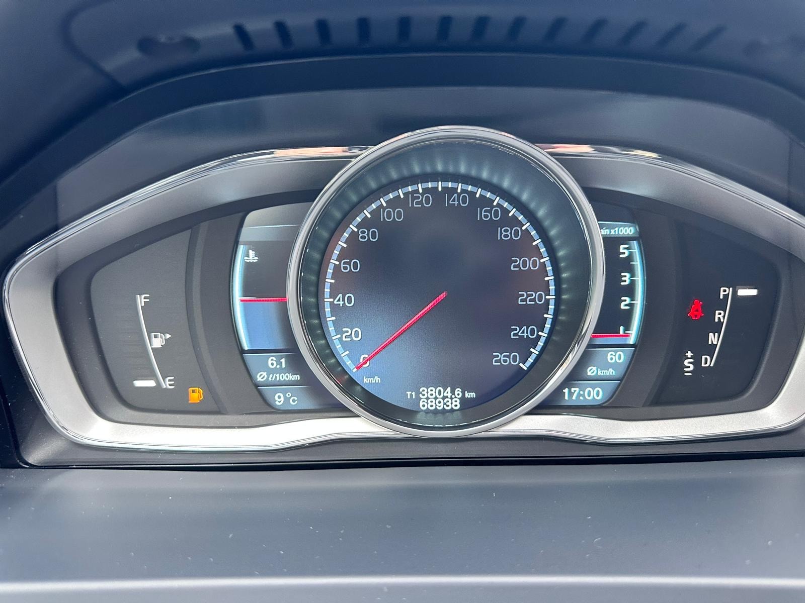 VOLVO V60 D4 AWD Summum Geartronic-image-13