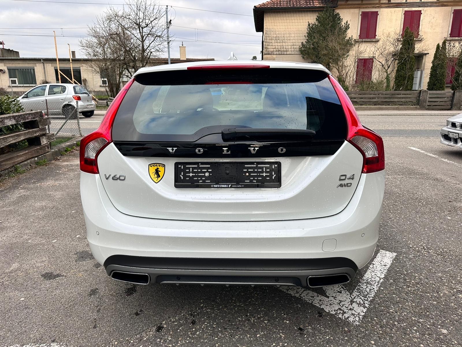 VOLVO V60 D4 AWD Summum Geartronic-image-5