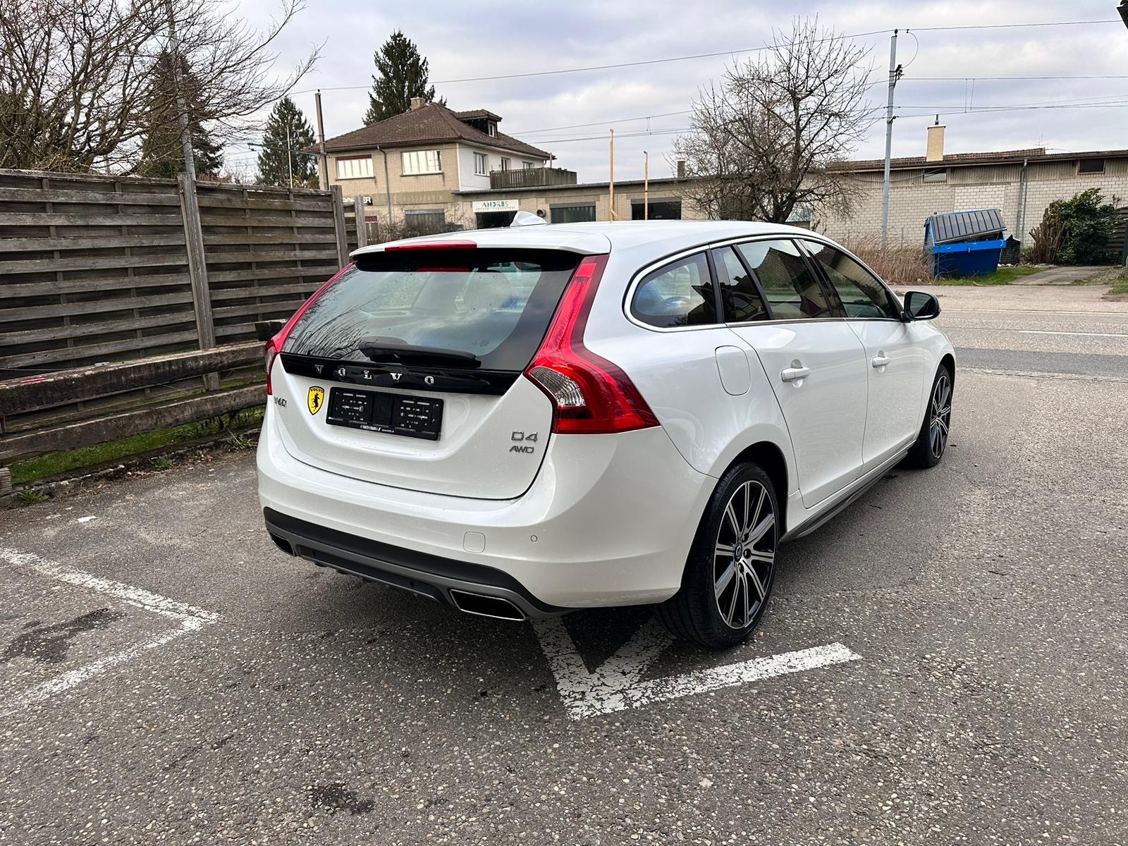 VOLVO V60 D4 AWD Summum Geartronic-image-2