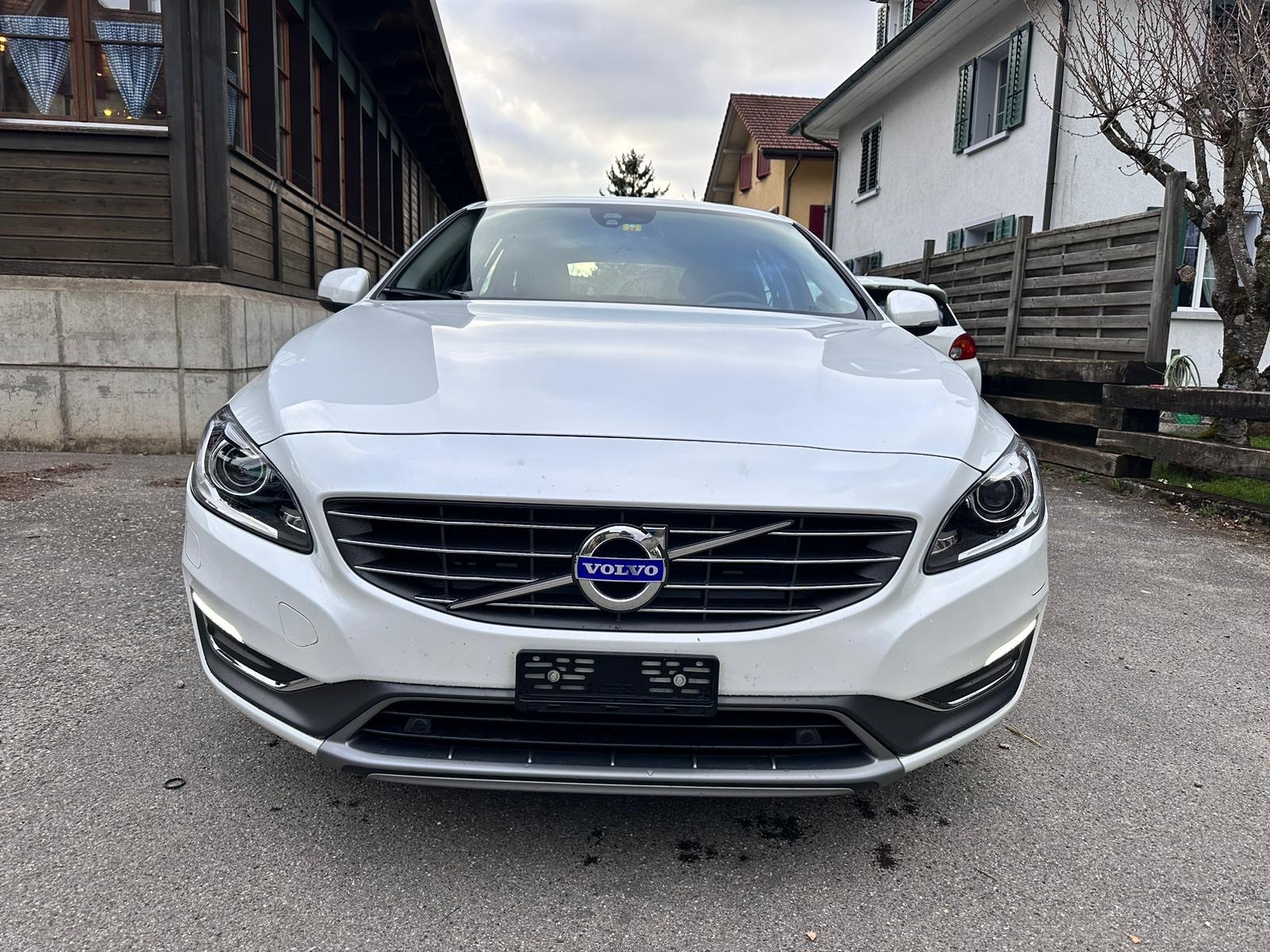 VOLVO V60 D4 AWD Summum Geartronic-image-4