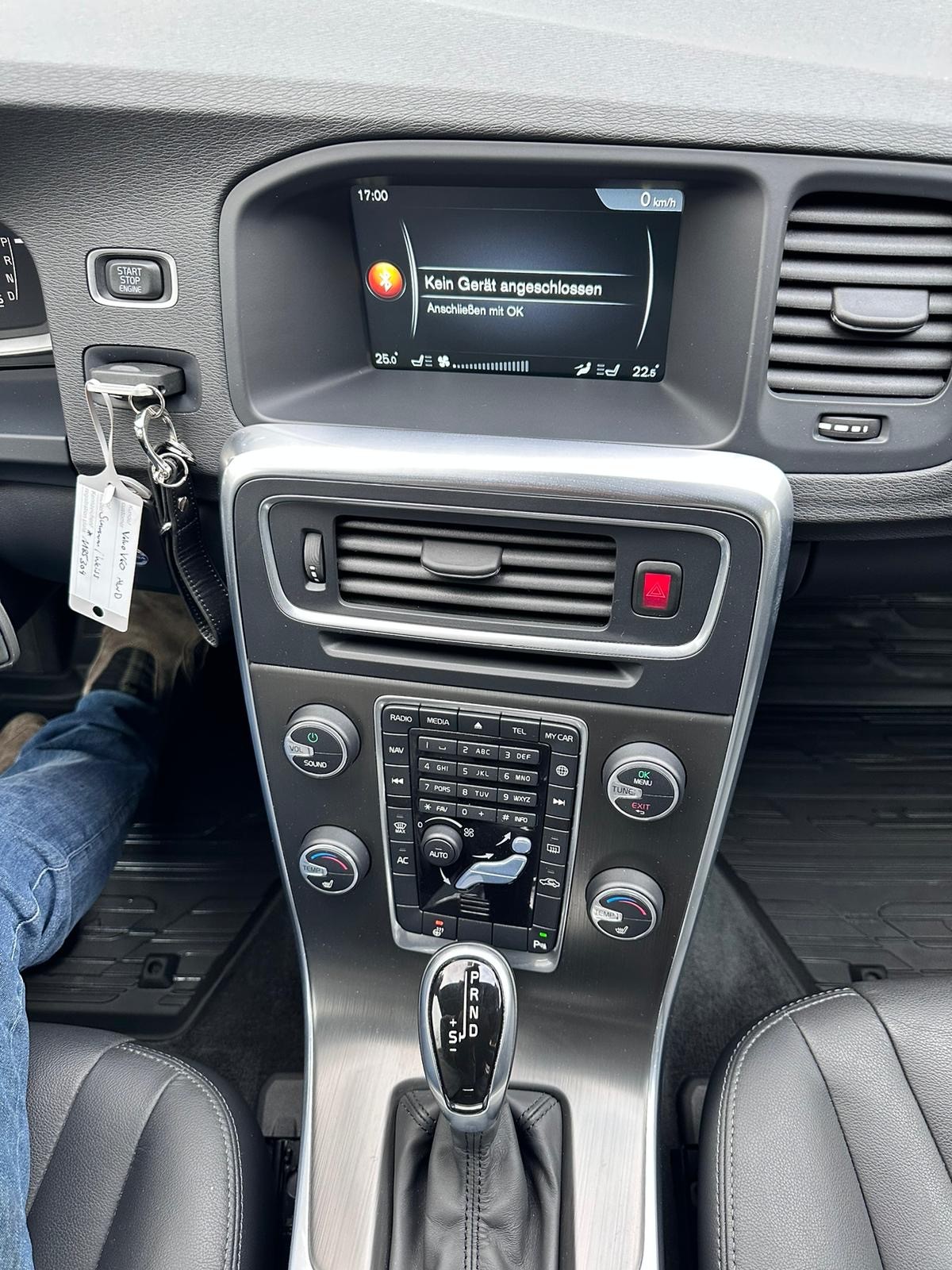 VOLVO V60 D4 AWD Summum Geartronic-image-12