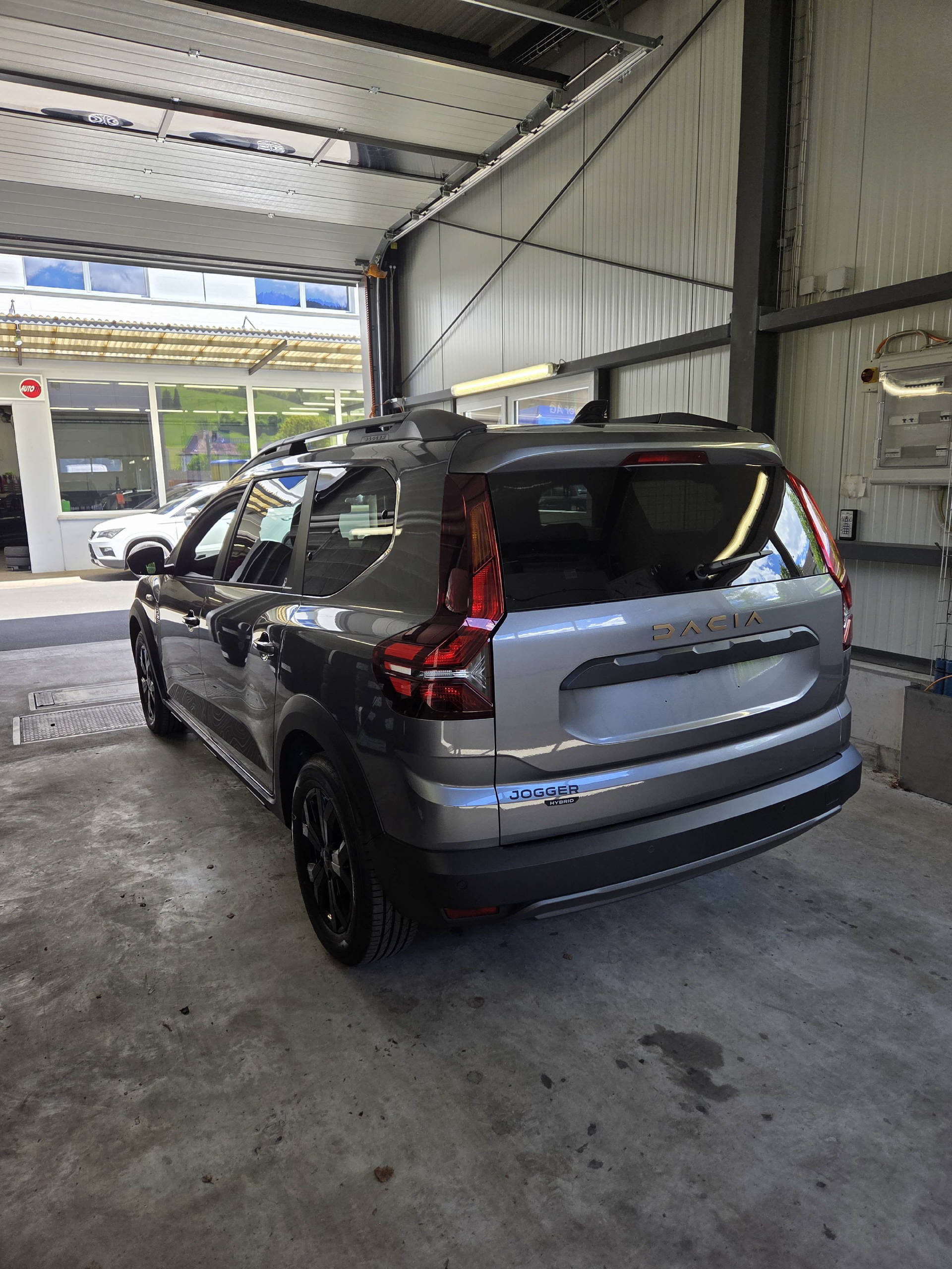 DACIA Jogger 1.6 Hybrid Extreme 7P-image-2