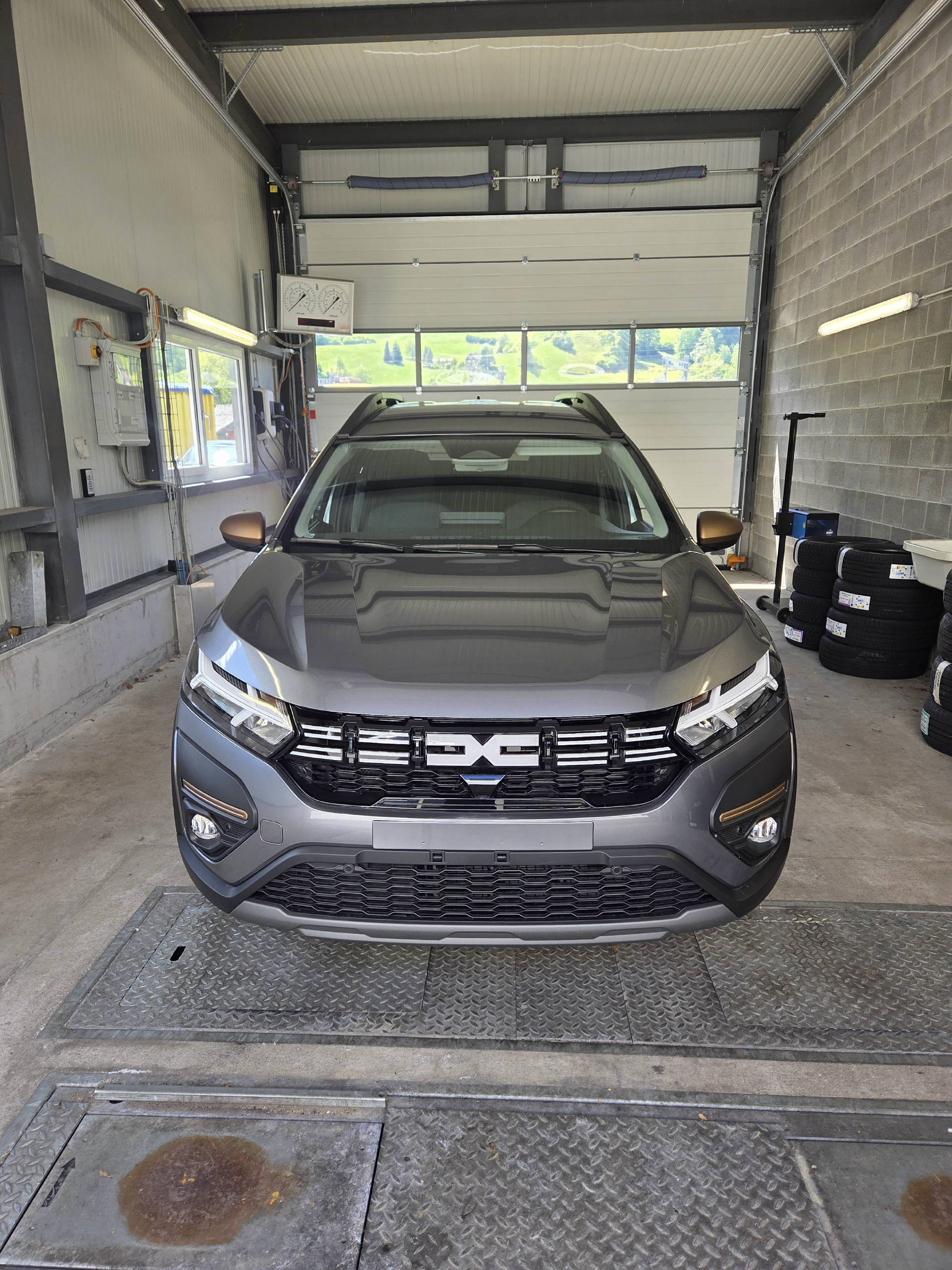 DACIA Jogger 1.6 Hybrid Extreme 7P-image-1