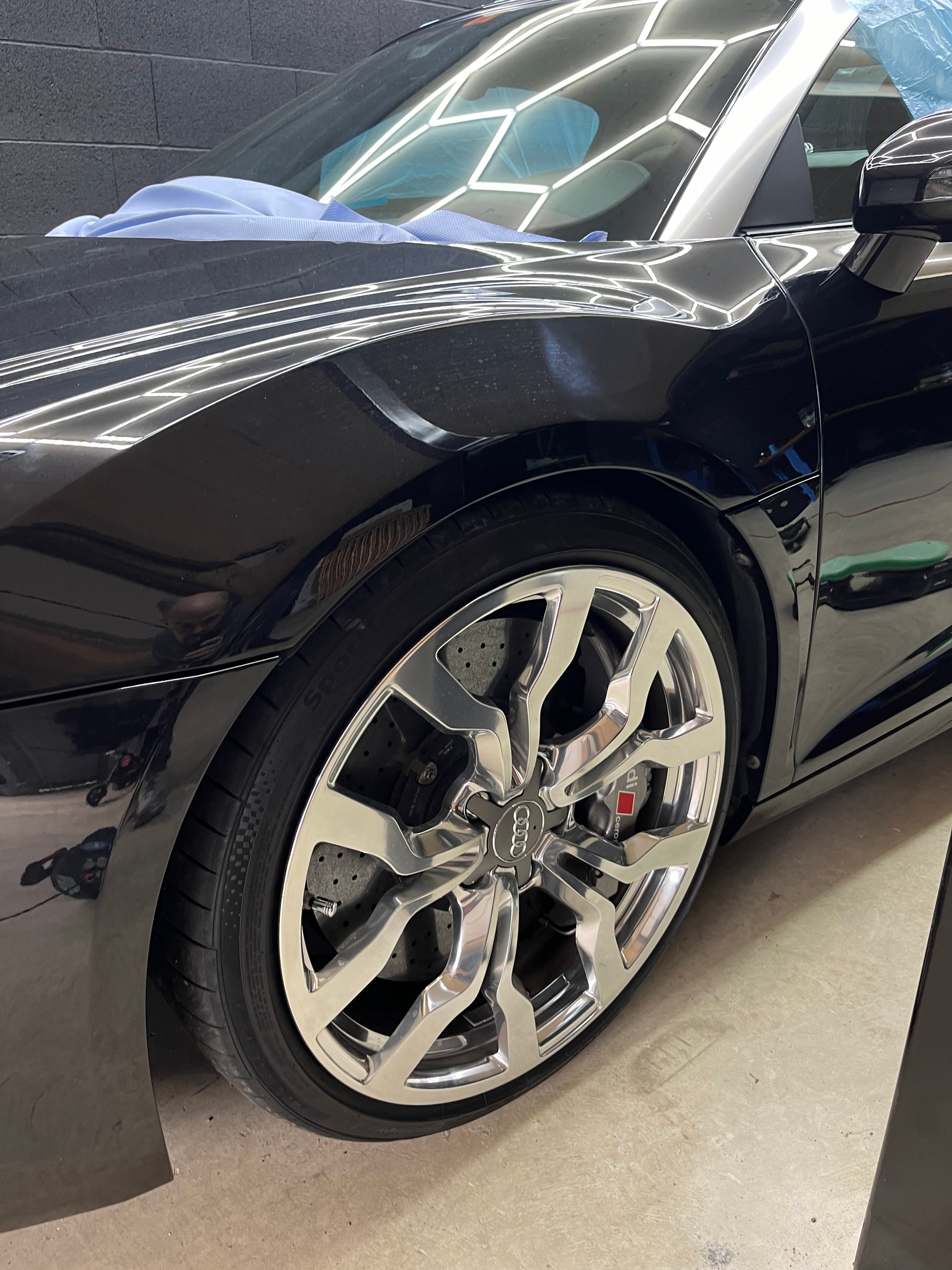 AUDI R8 Spyder 5.2 R-Tronic-image-11