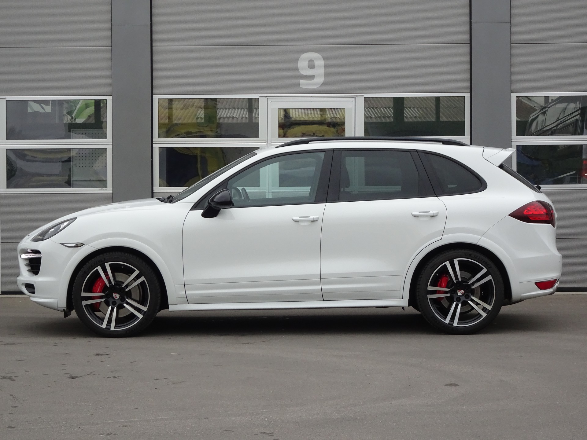 PORSCHE Cayenne Turbo-image-5
