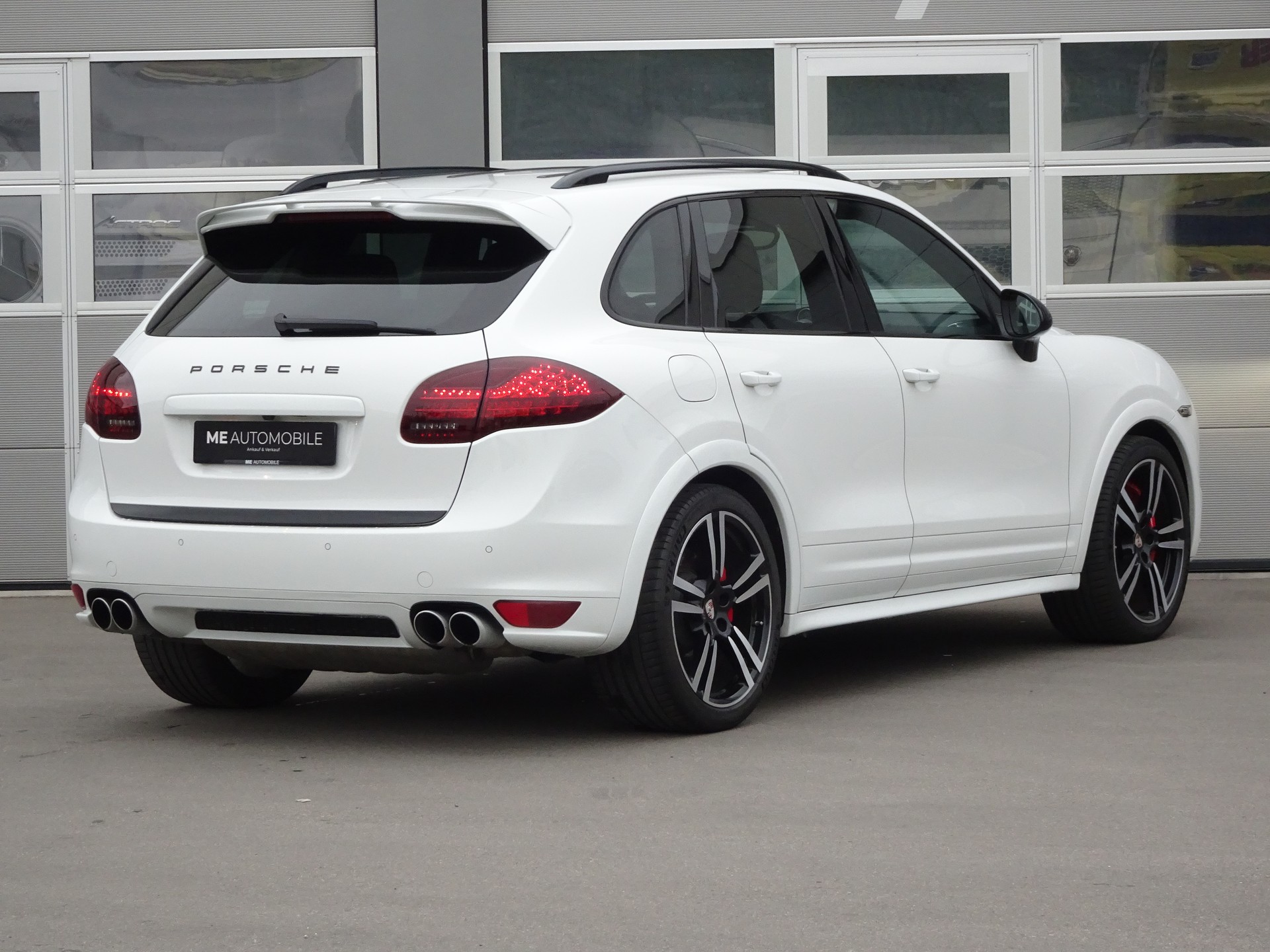 PORSCHE Cayenne Turbo-image-4