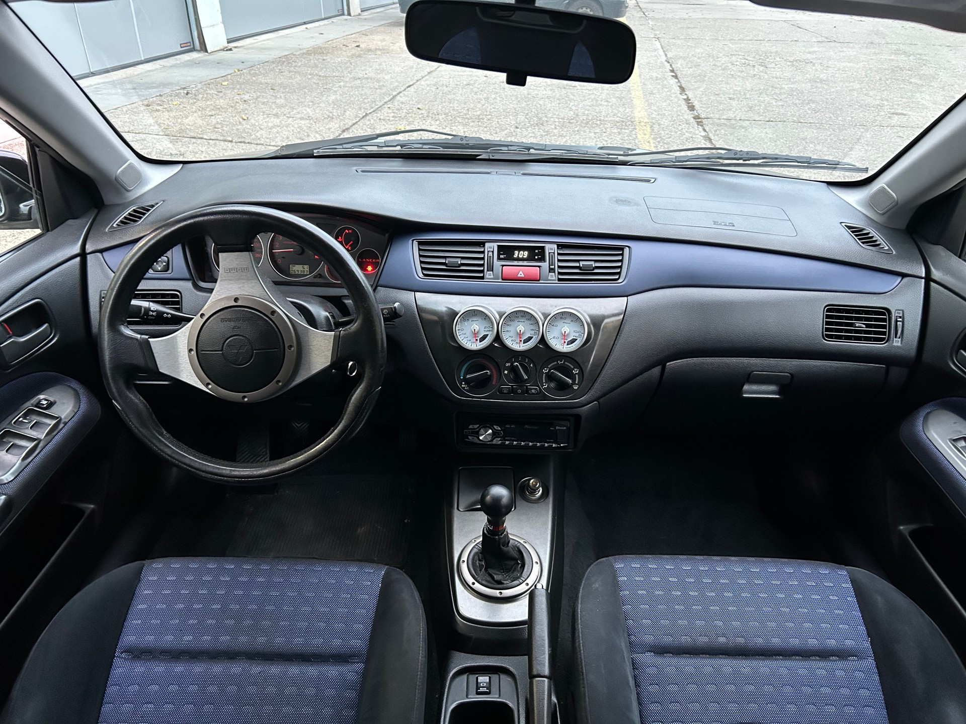MITSUBISHI Lancer Evo VIII Intense (Sport)-image-1