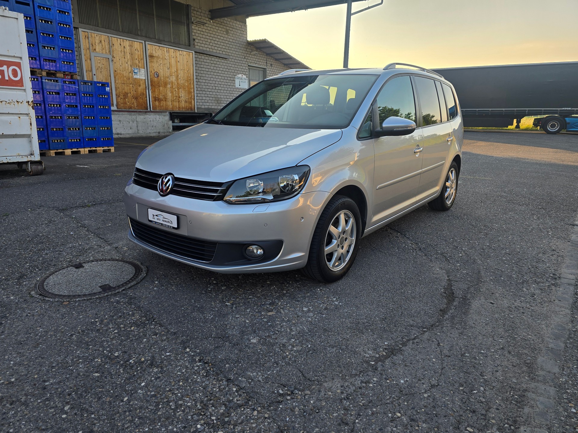 VW Touran 1.6 TDI Highline-image-2