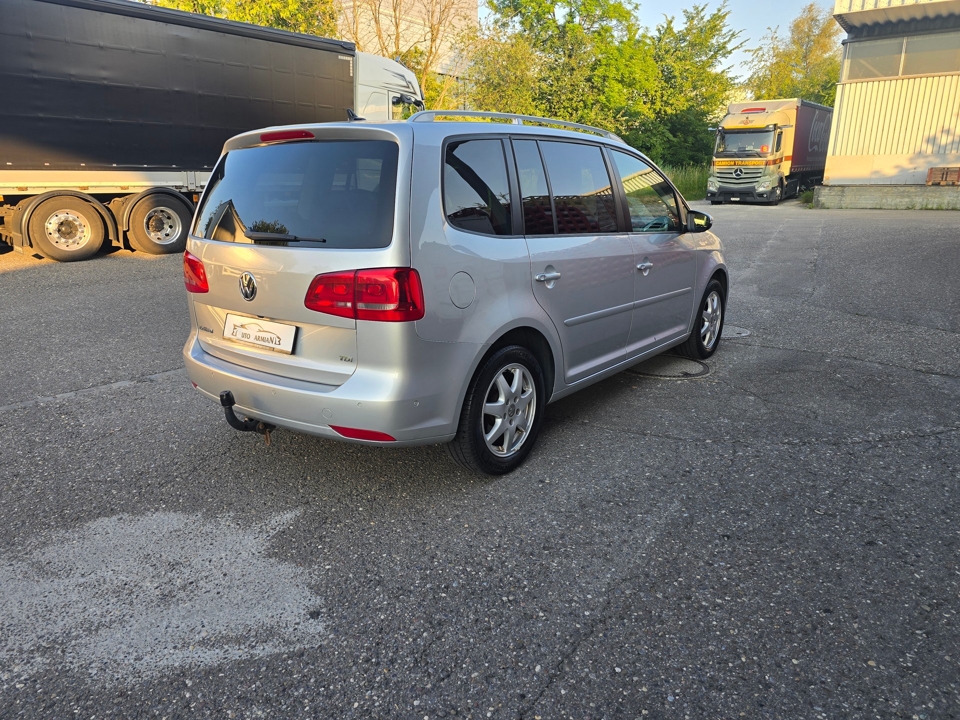 VW Touran 1.6 TDI Highline-image-4