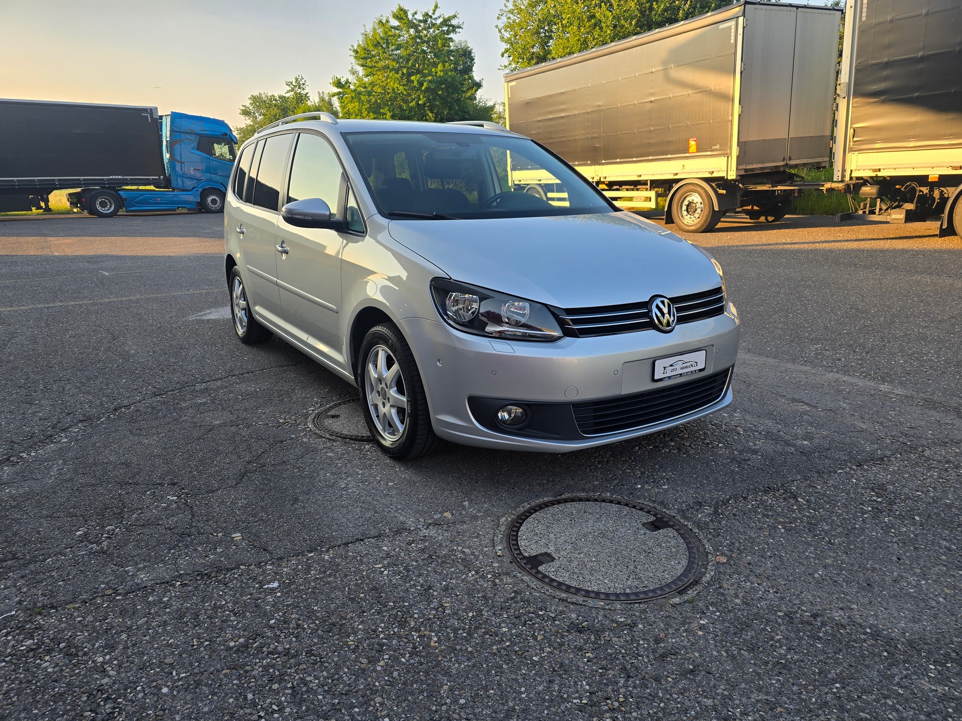 VW Touran 1.6 TDI Highline-image-1