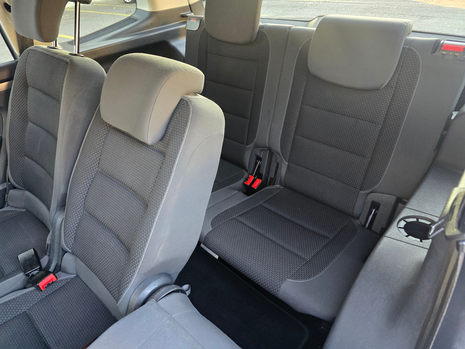 VW Touran 1.6 TDI Highline-image-12
