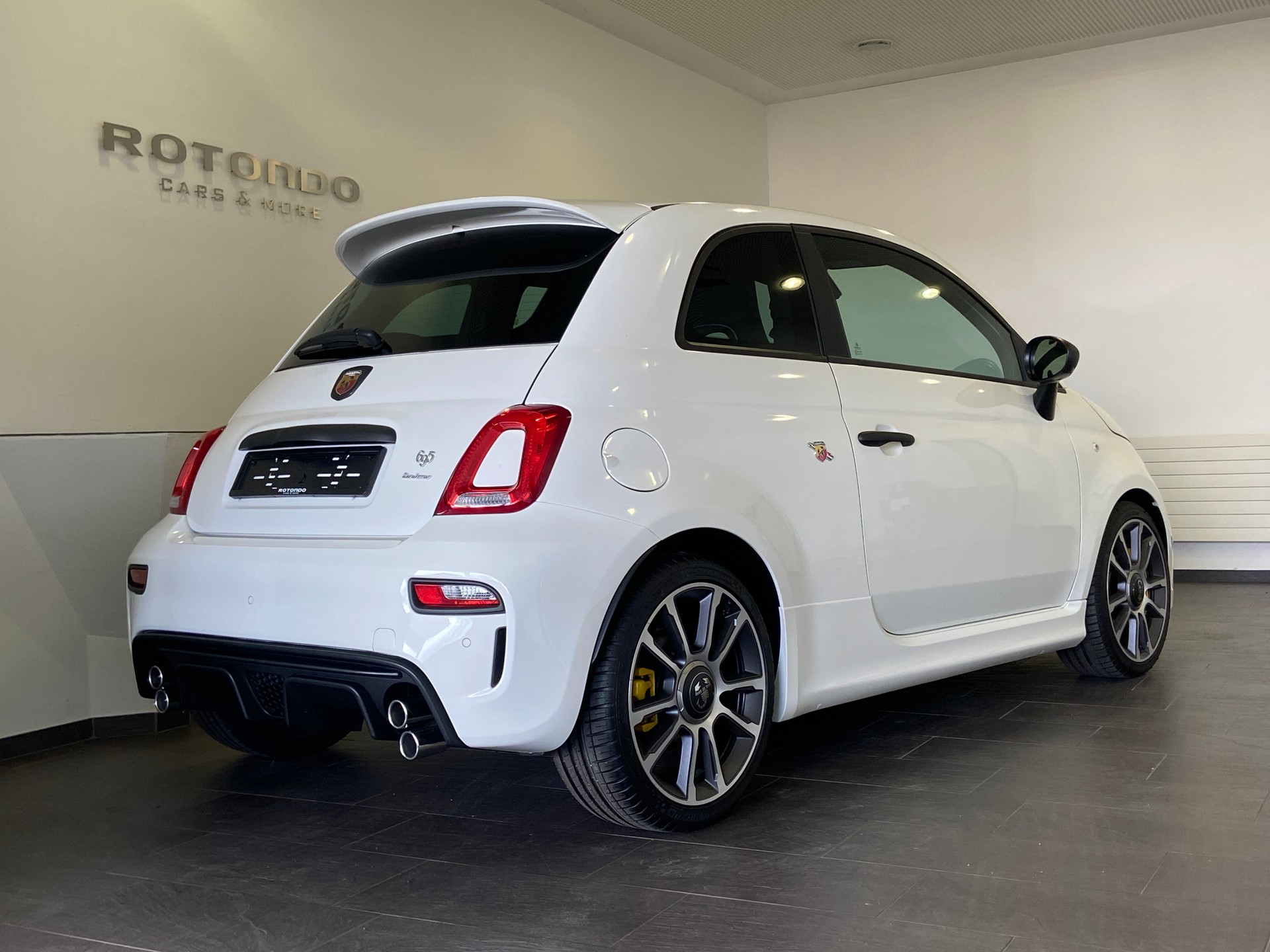 FIAT 695 1.4 16V Turbo Abarth Turismo-image-1