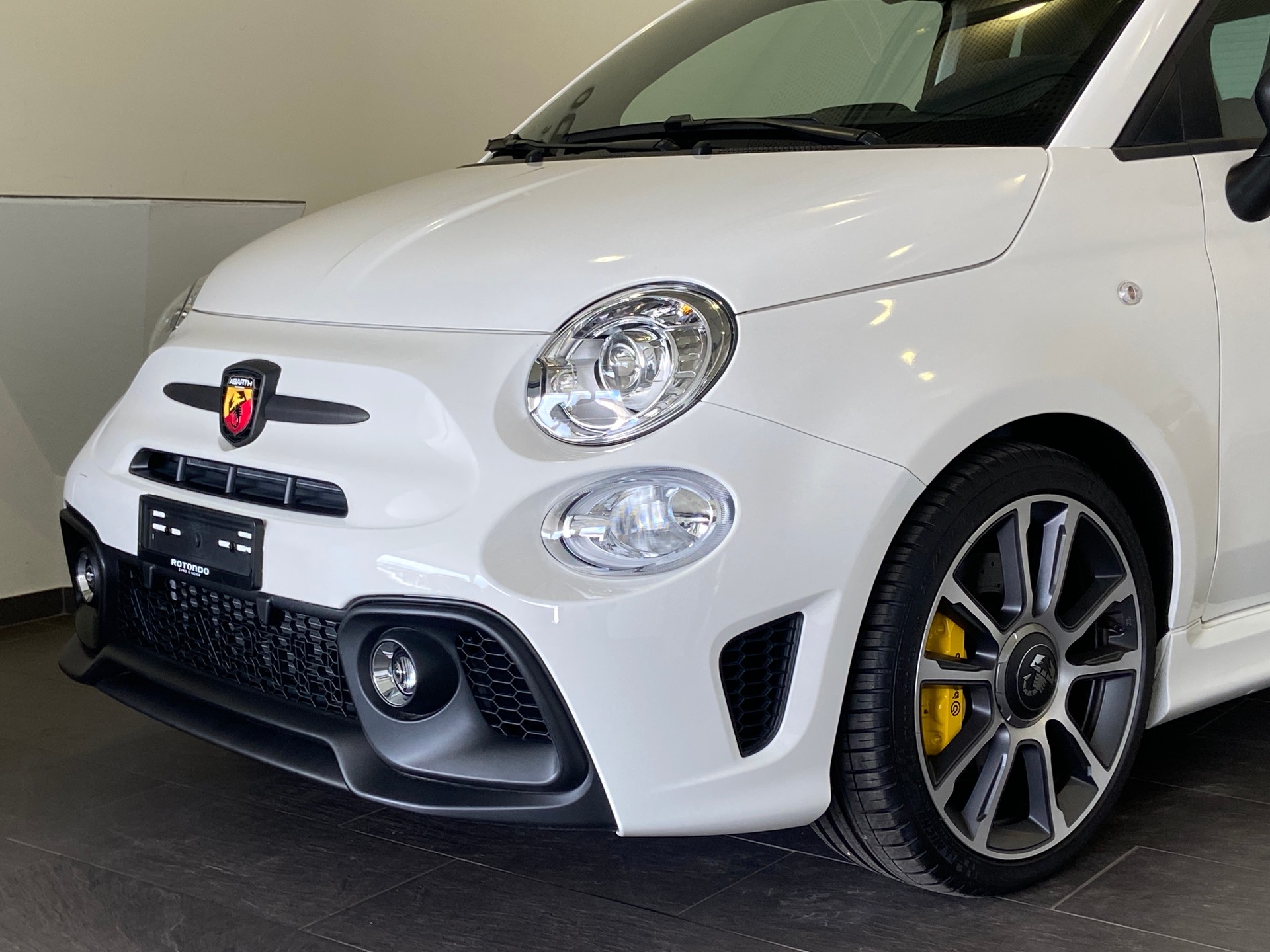FIAT 695 1.4 16V Turbo Abarth Turismo-image-2