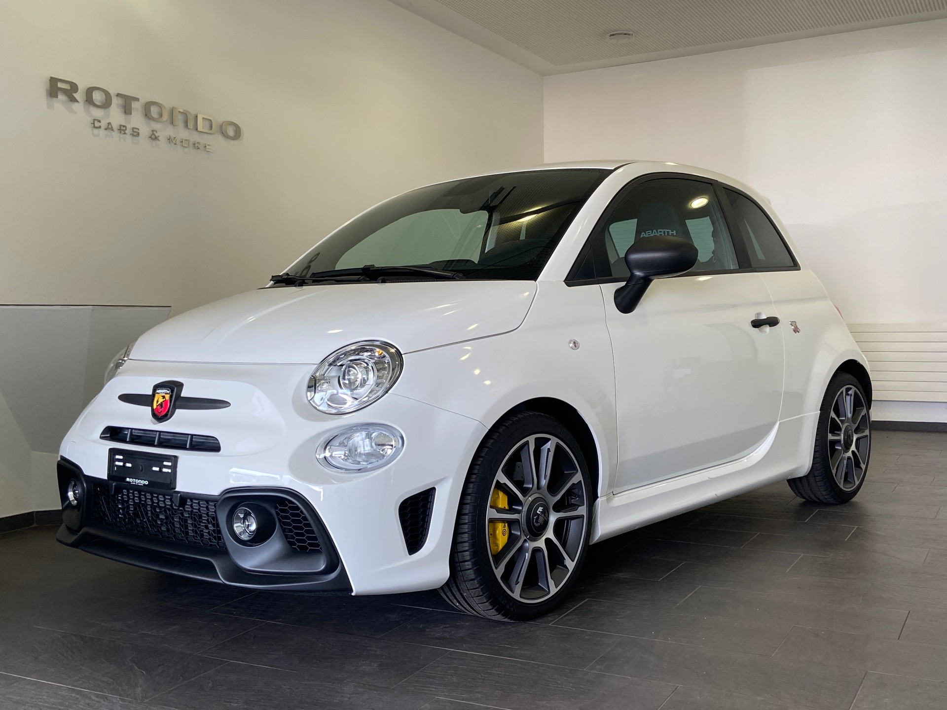 FIAT 695 1.4 16V Turbo Abarth Turismo-image-0