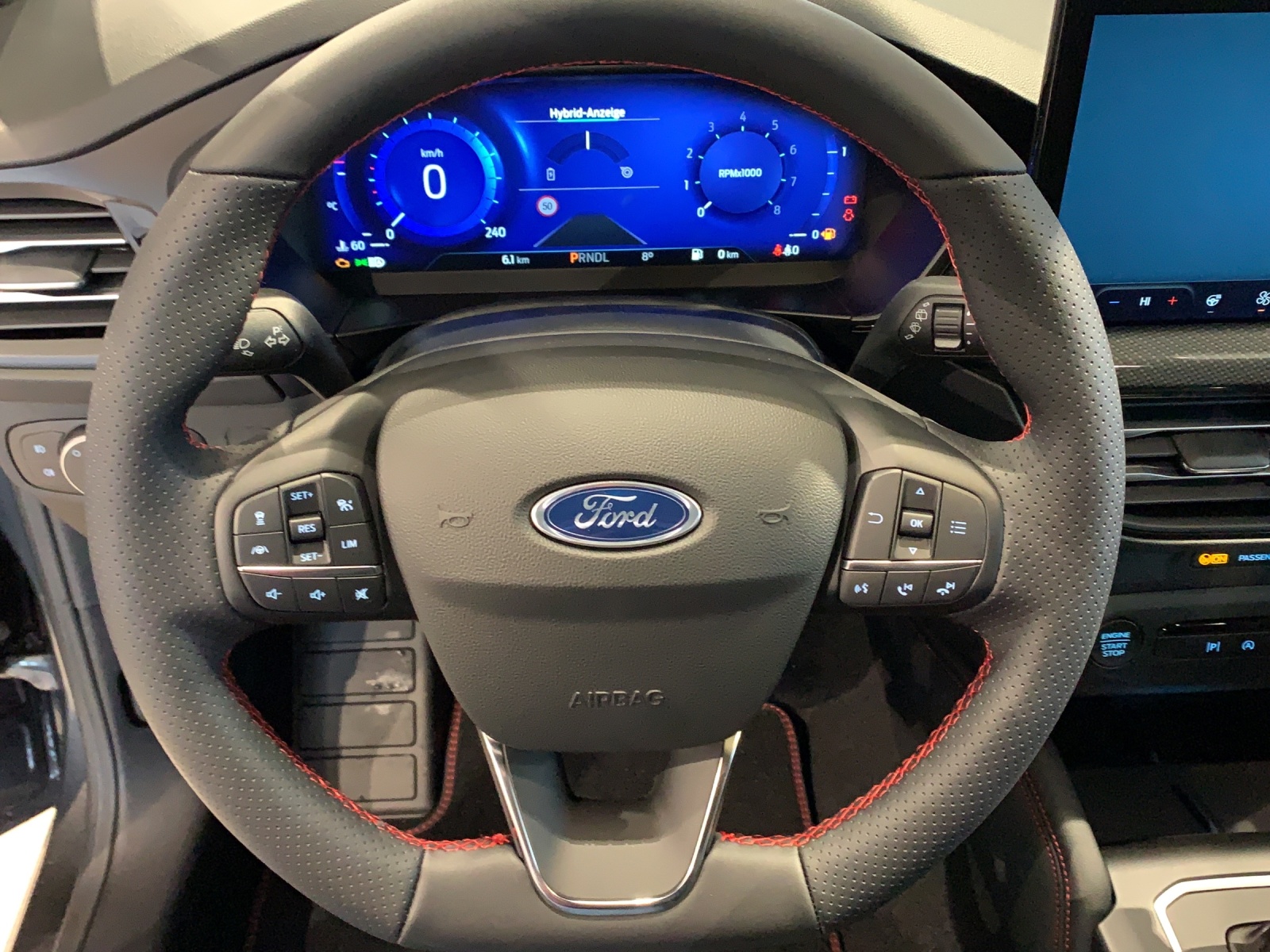FORD Focus 1.0i EcoB Hybrid 155 ST-Line X-image-5