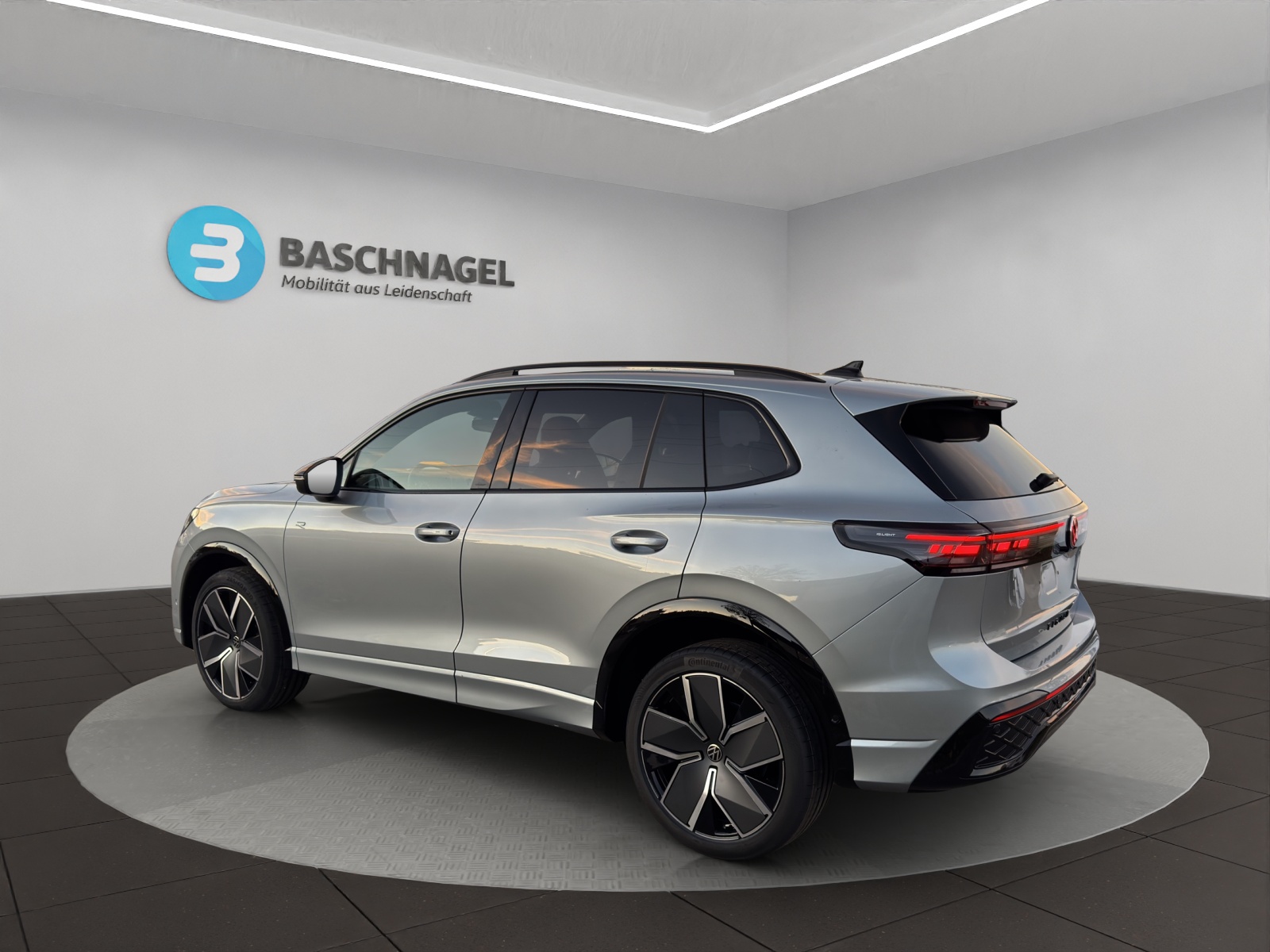 VW Tiguan 2.0 TSI DSG R-Line 4Motion-image-2