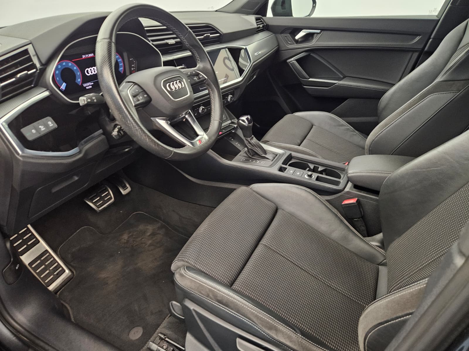 AUDI Q3 Sportback 35 TFSI S line Attraction S-tronic-image-10