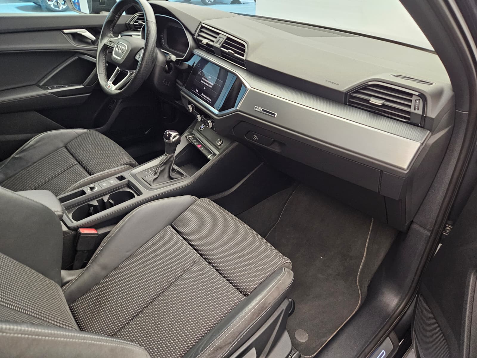 AUDI Q3 Sportback 35 TFSI S line Attraction S-tronic-image-11